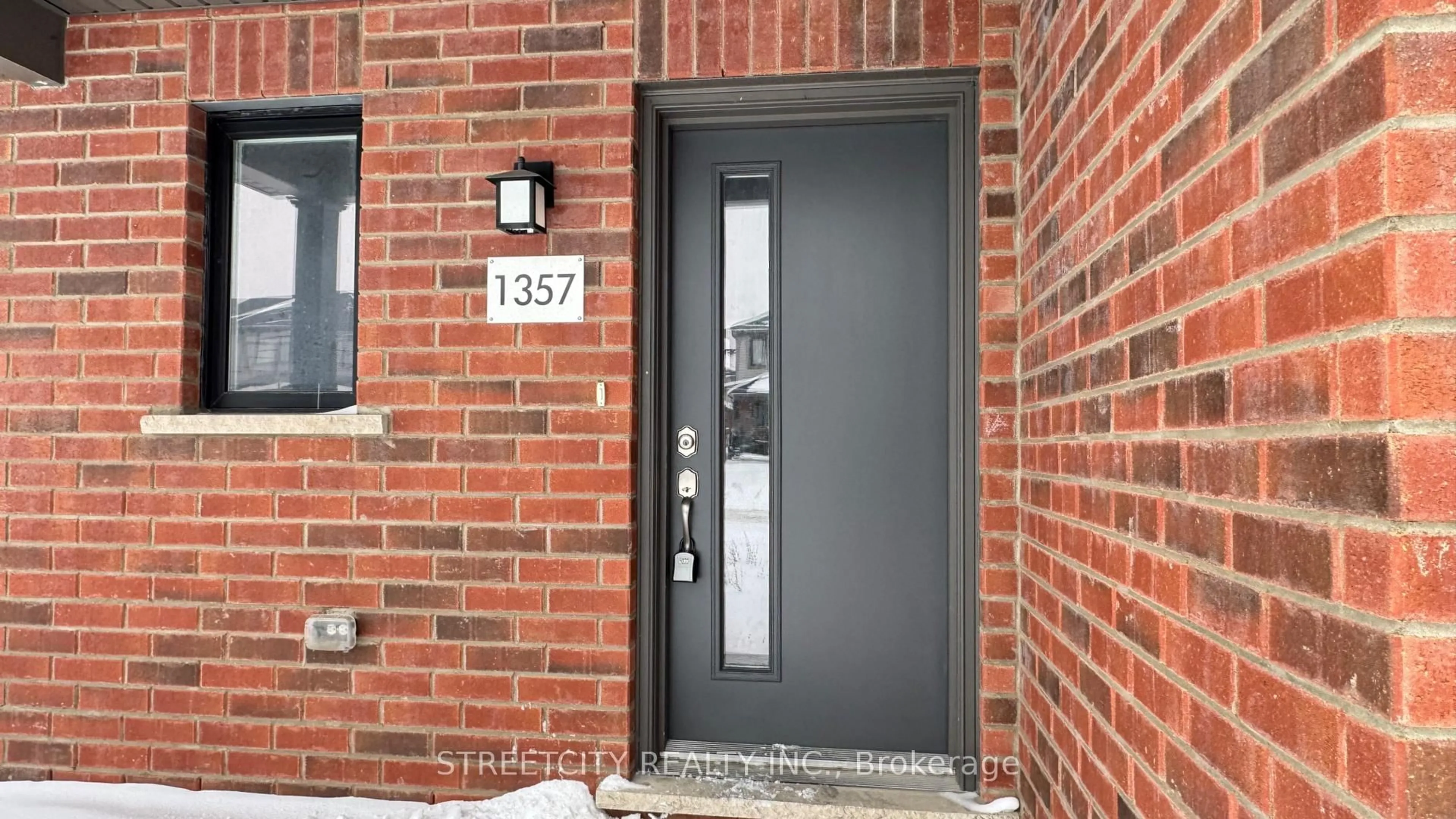 Unknown for 1357 Michael Circ, London East Ontario N5V 0B8