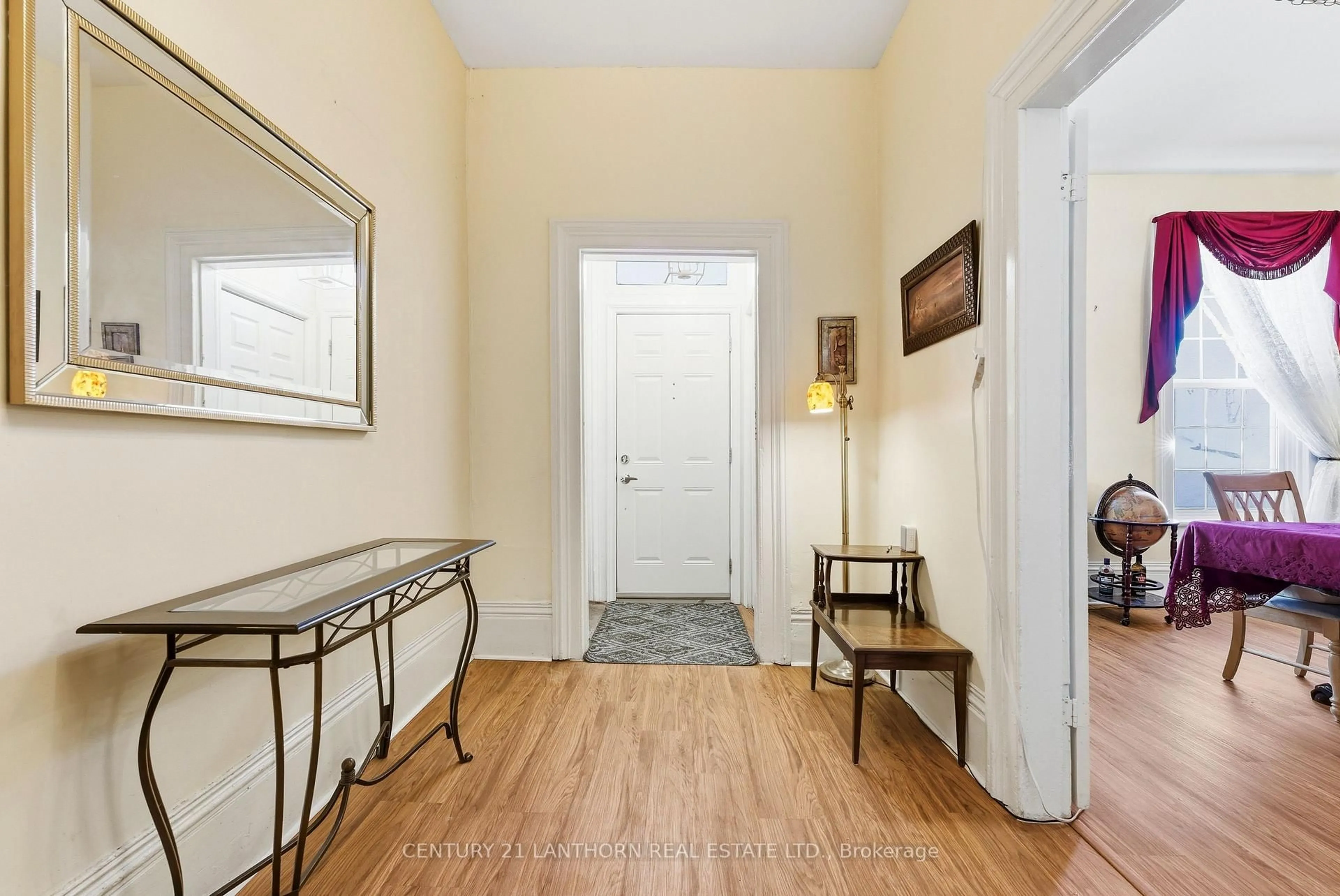 Indoor entryway for 48 QUEEN St, Quinte West Ontario K8V 4X6