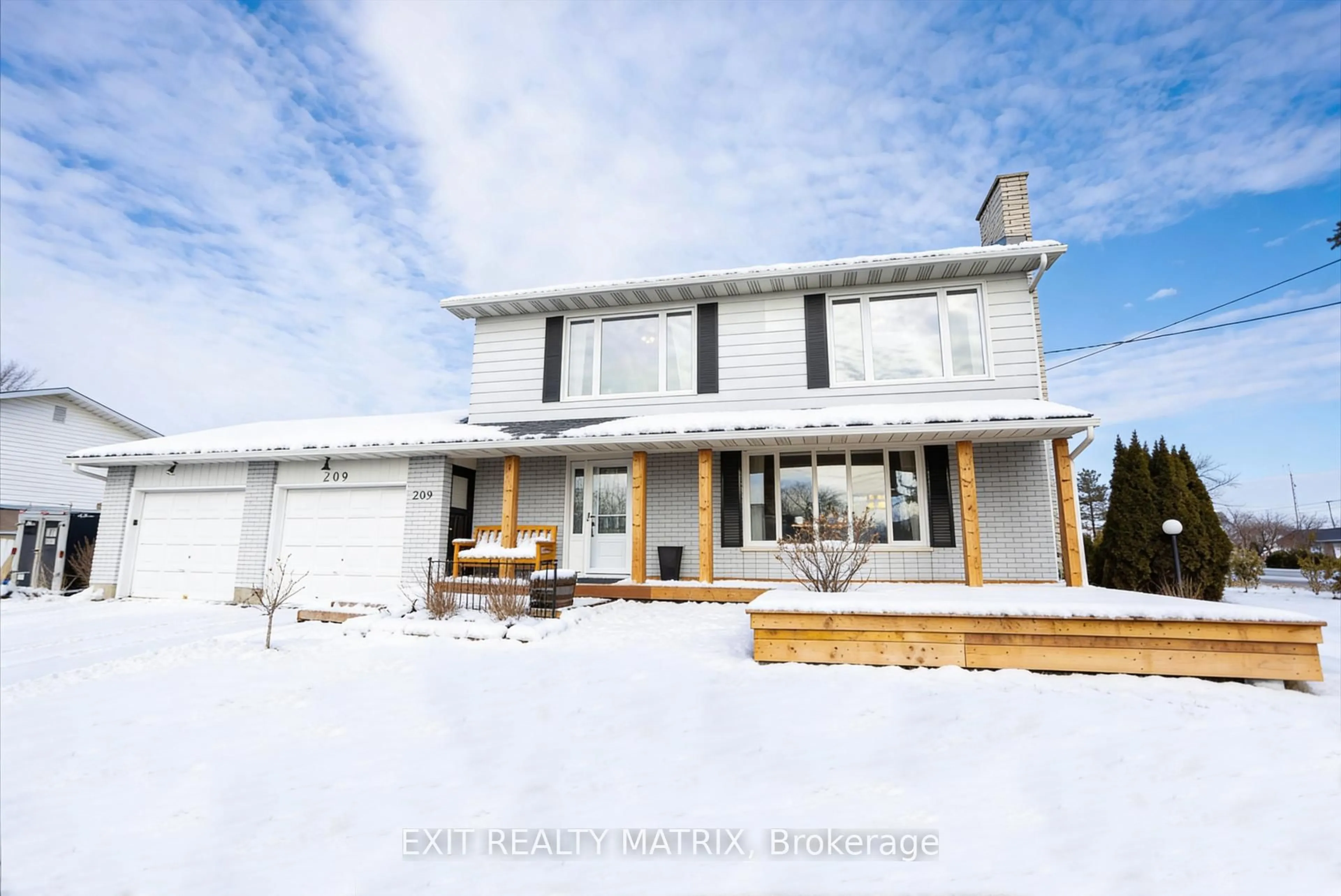 A pic from outside/outdoor area/front of a property/back of a property/a pic from drone, street for 209 QUEEN St, North Dundas Ontario K0C 1H0