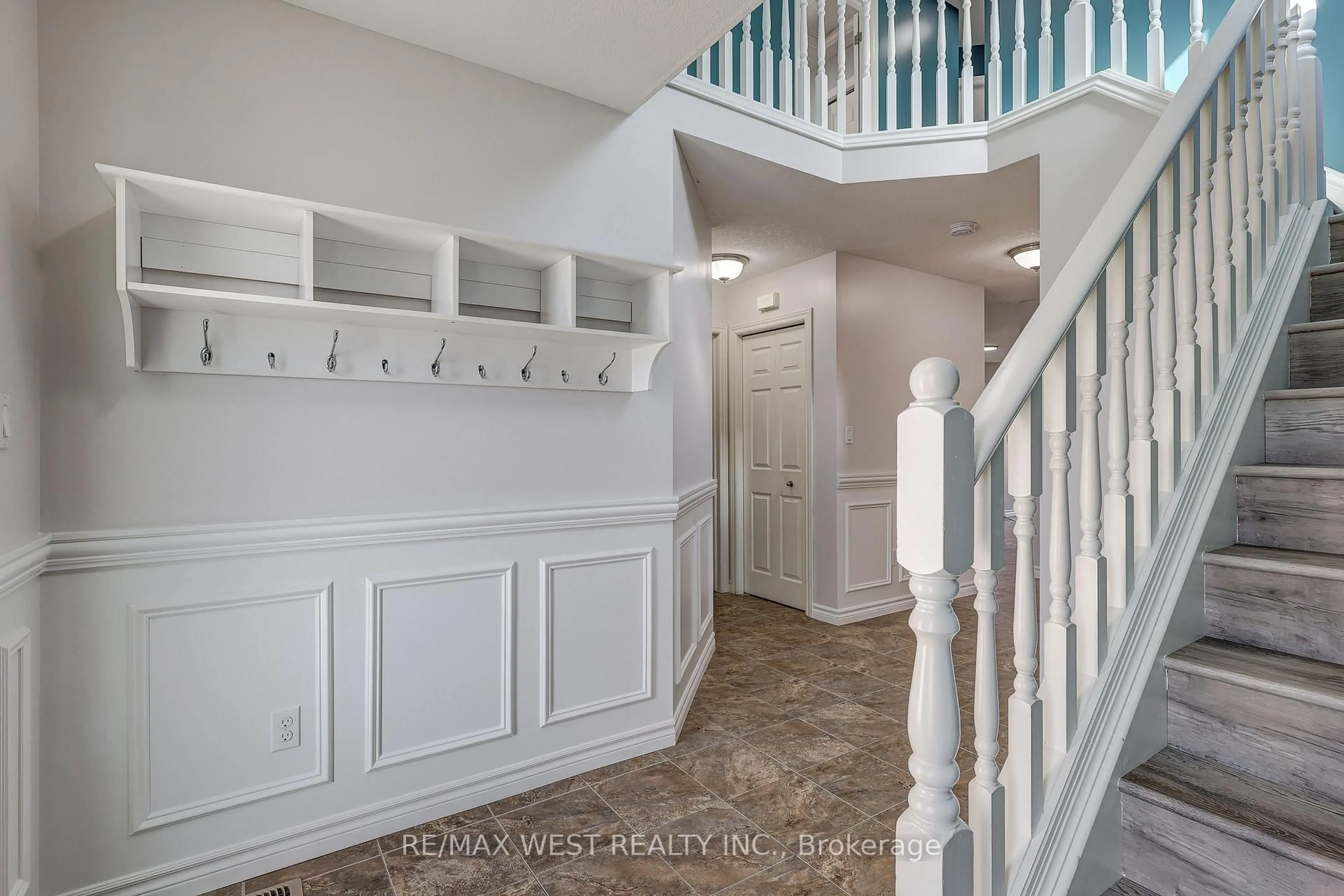 Indoor entryway for 63 Havenwood St, Middlesex Centre Ontario N0M 2A0