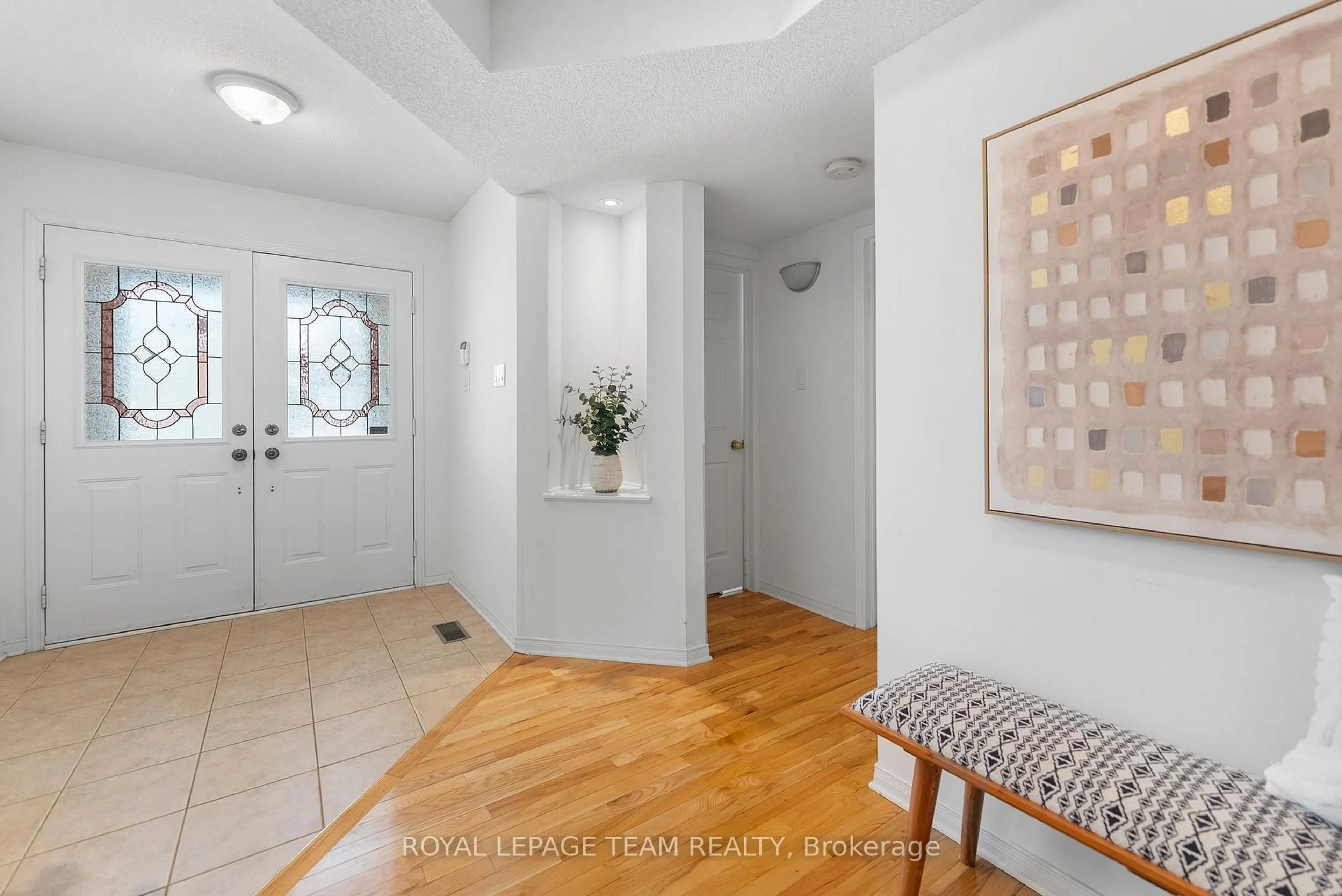 Indoor entryway for 13 Melville Rd, Arnprior Ontario K7S 3Z8