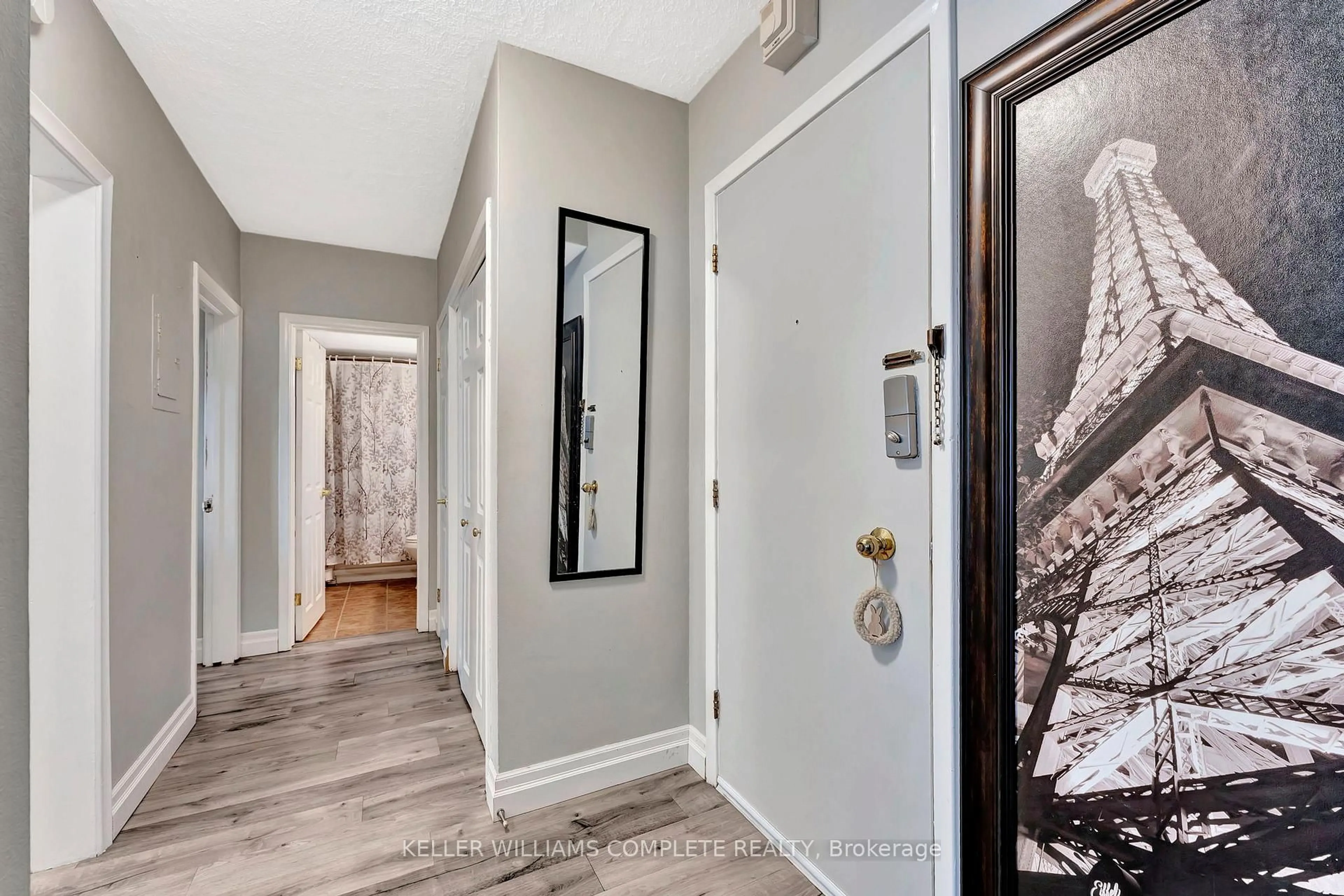 Indoor entryway for 11 Woodman Dr #307, Hamilton Ontario L8K 4E3