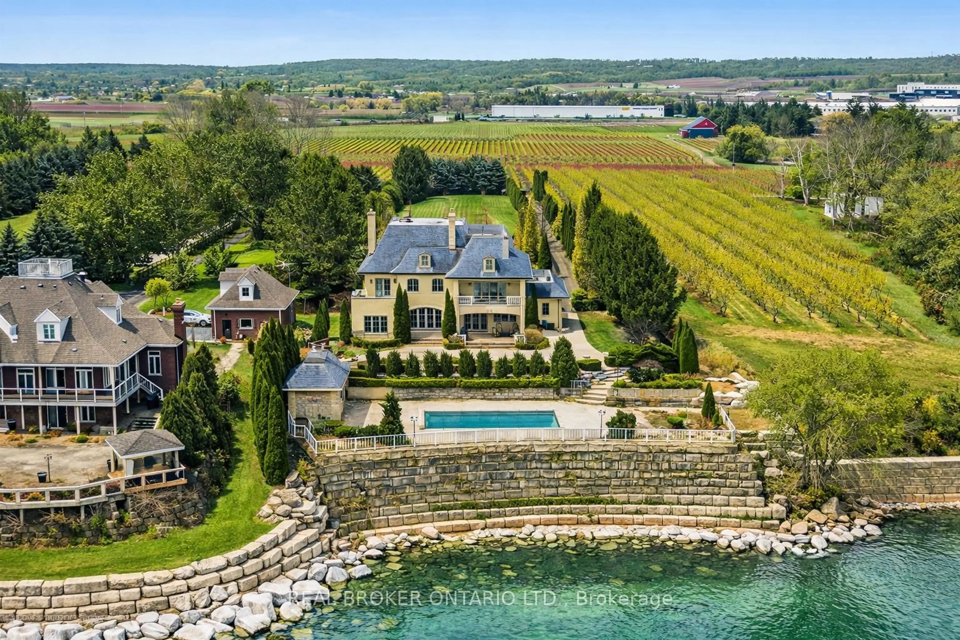 A pic from outside/outdoor area/front of a property/back of a property/a pic from drone, water/lake/river/ocean view for 5545 Blezard Dr, Lincoln Ontario L3J 1R1