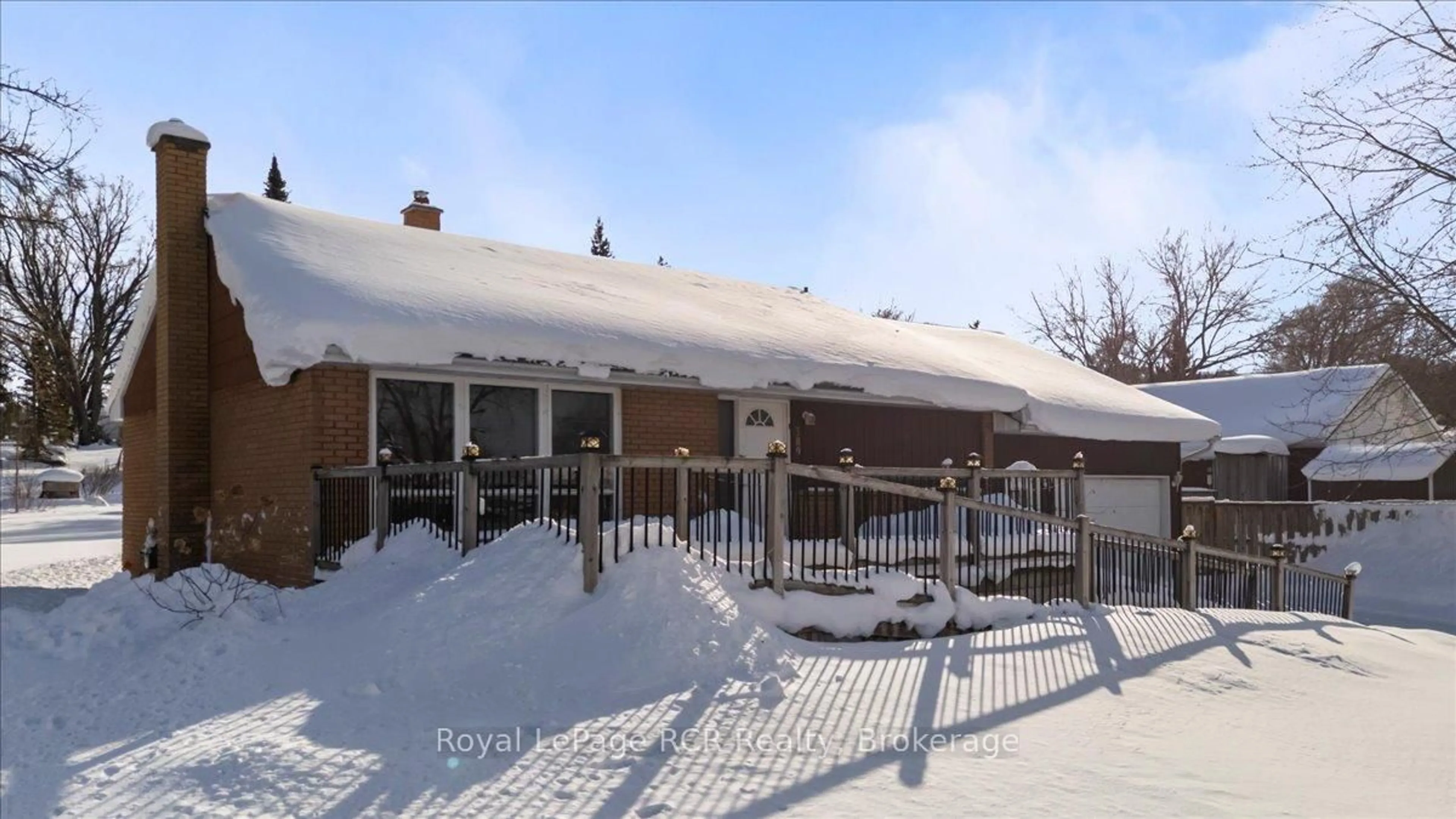 Patio, street for 389 3rd St, Hanover Ontario N4N 1B4