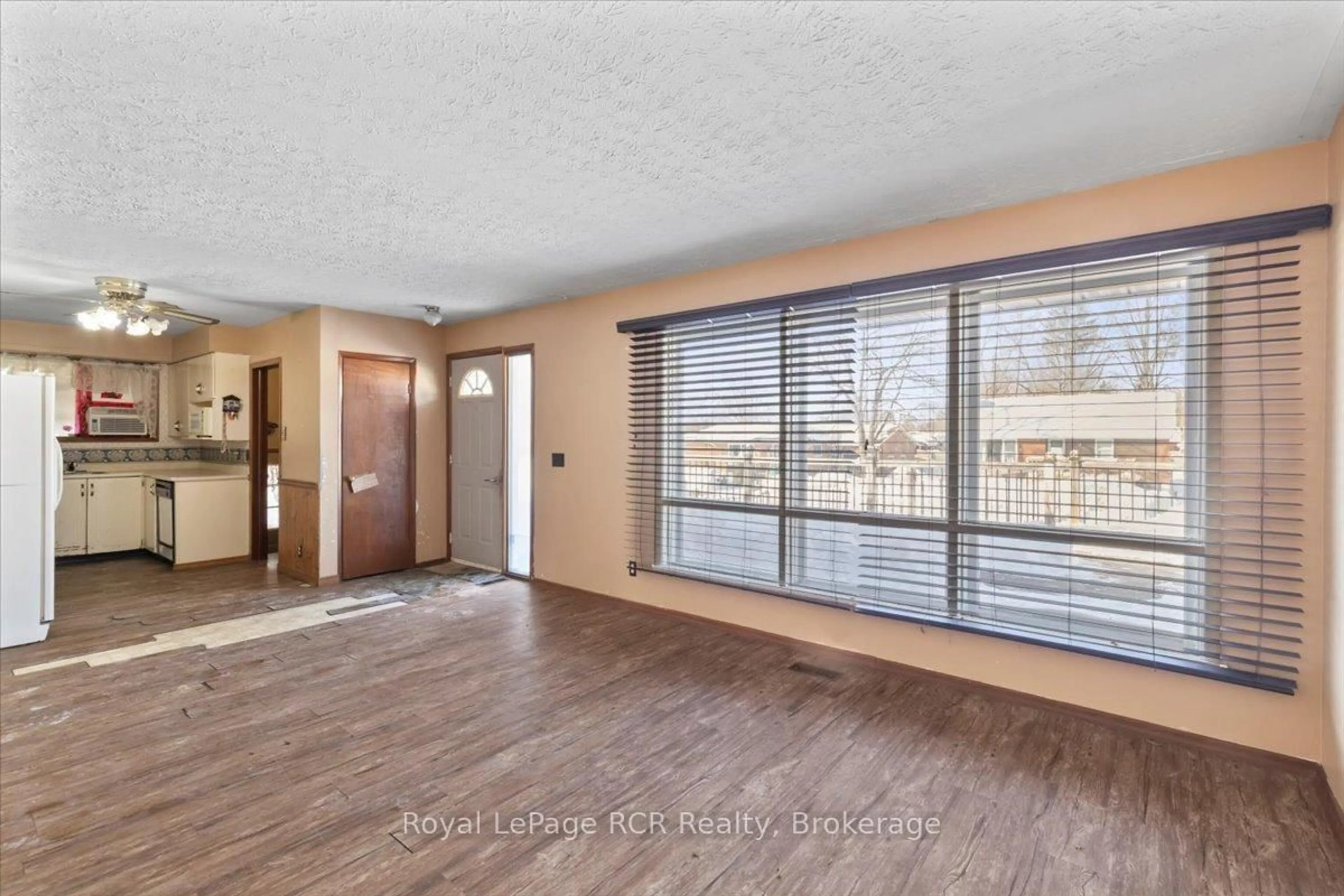 Unknown for 389 3rd St, Hanover Ontario N4N 1B4