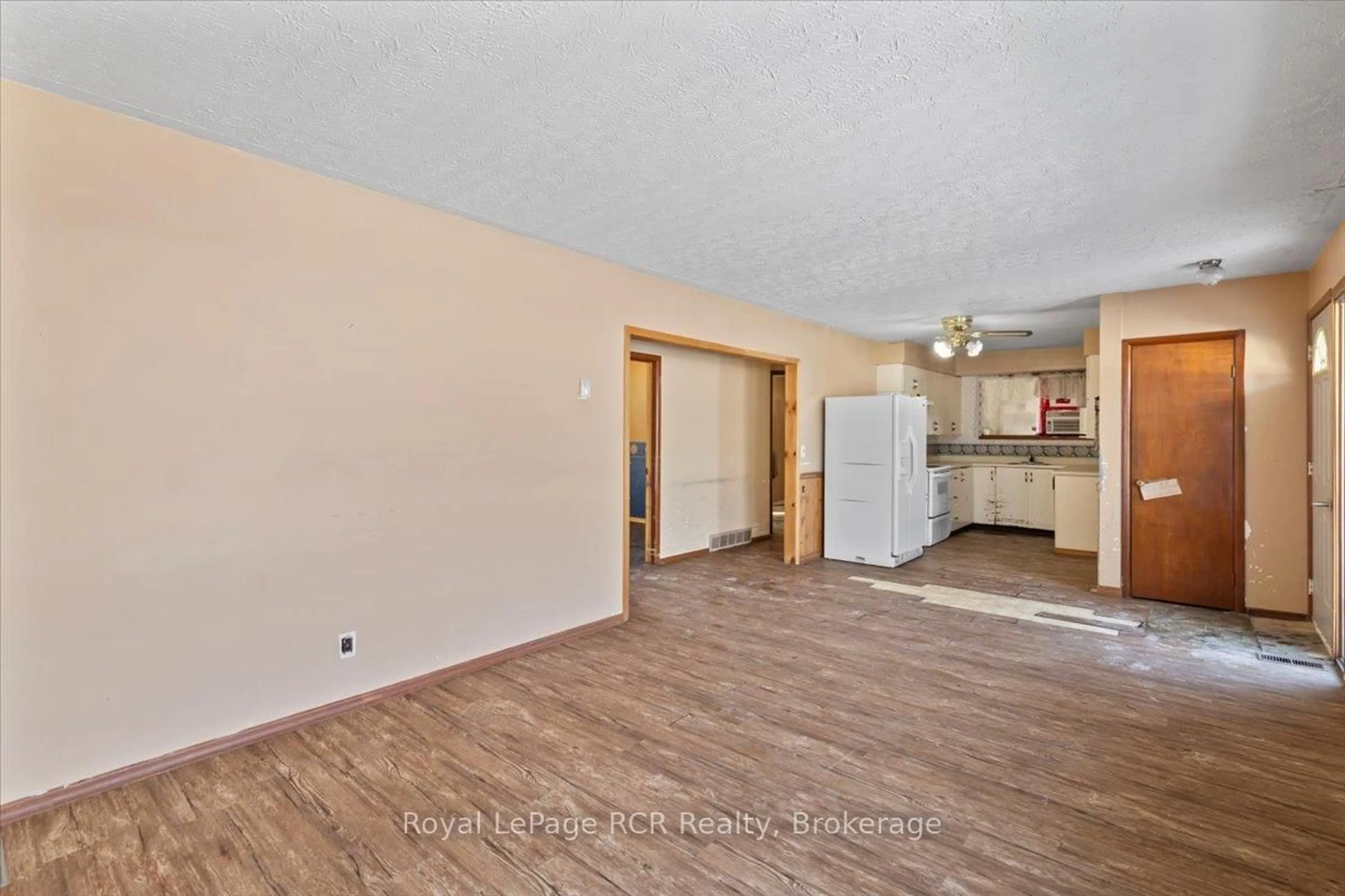 A pic of a room for 389 3rd St, Hanover Ontario N4N 1B4