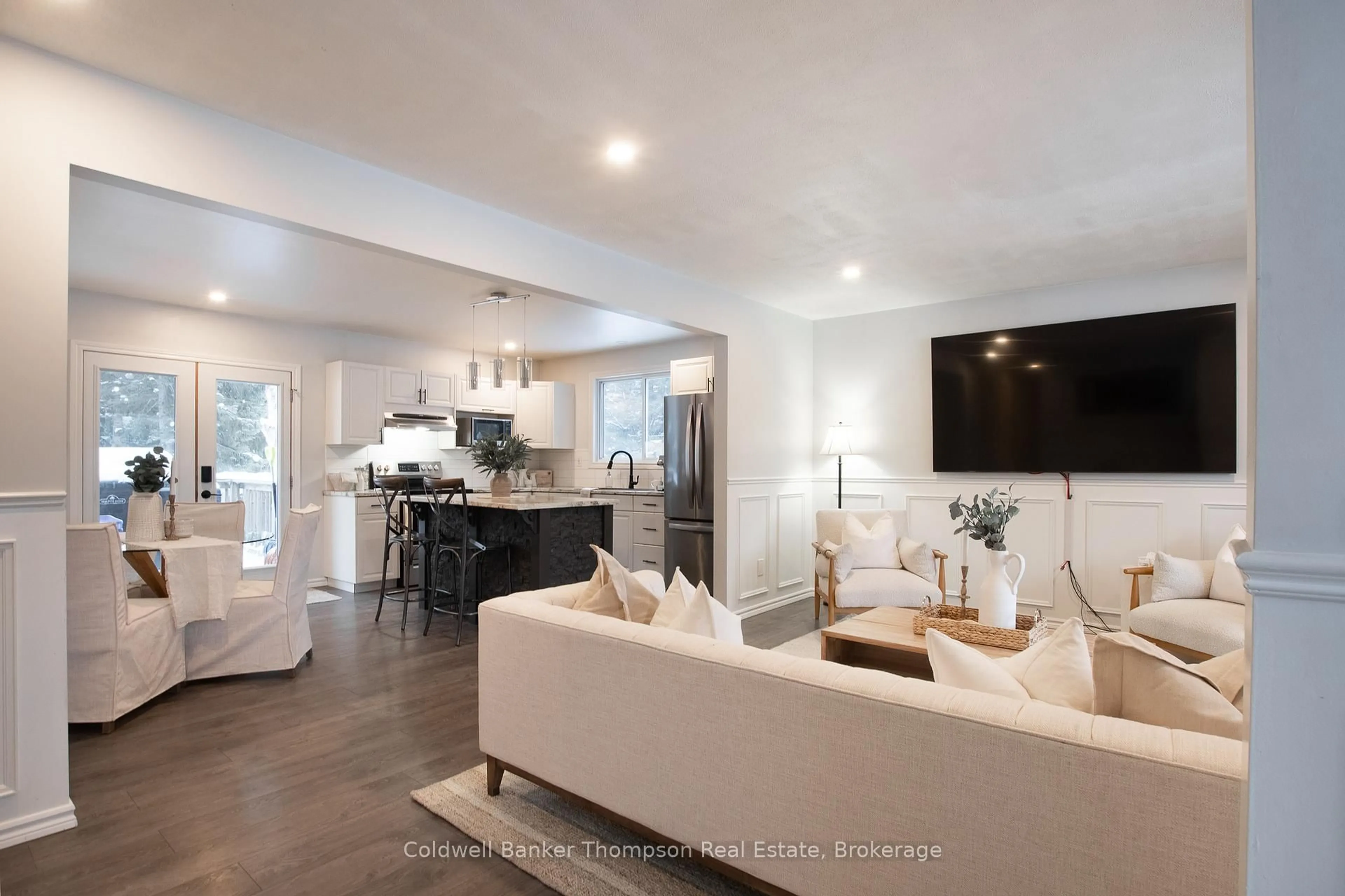 Open concept kitchen, ceramic/tile floor for 17 Gullins Rd, Huntsville Ontario P1H 1M6