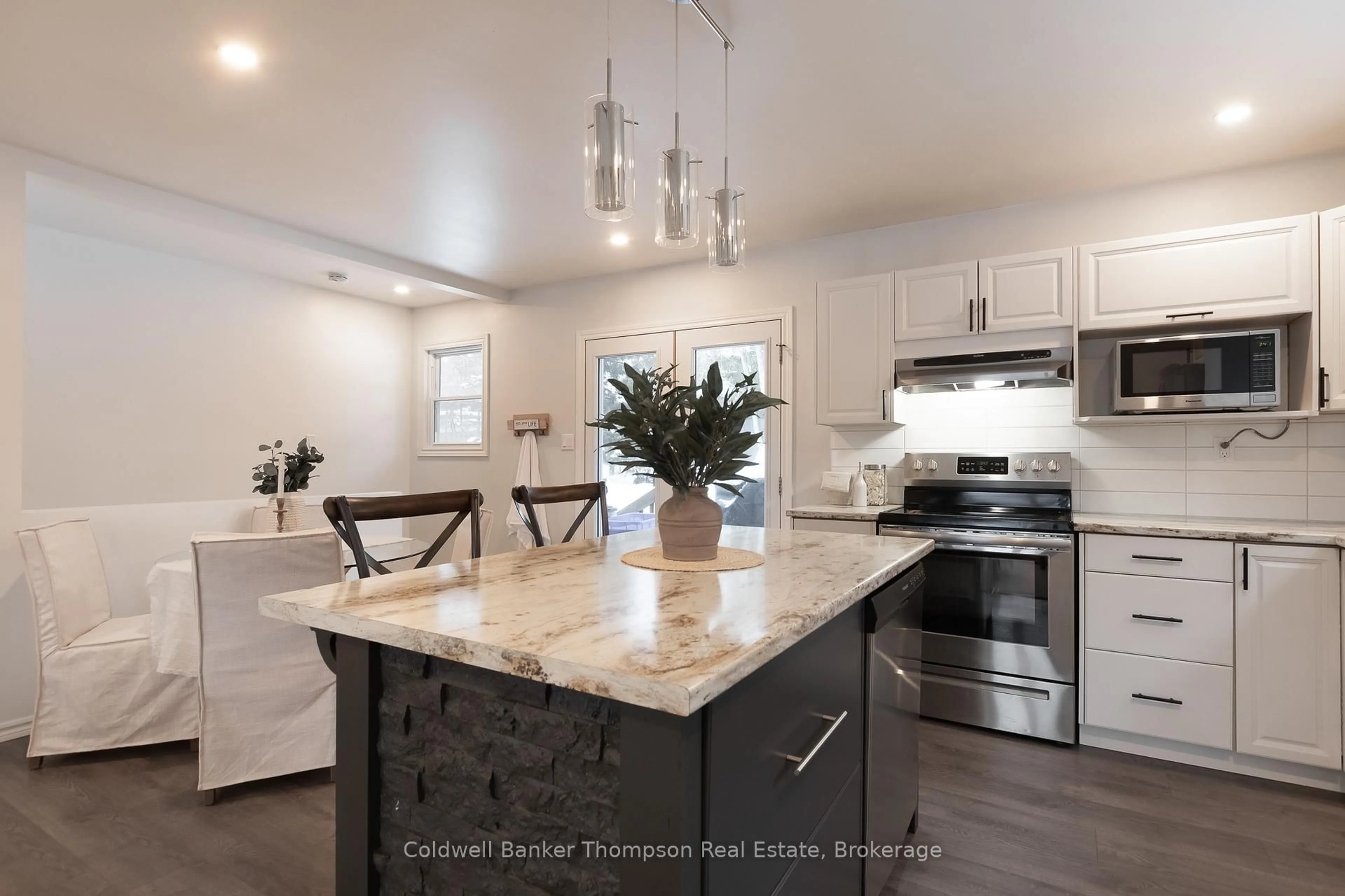 Open concept kitchen, unknown for 17 Gullins Rd, Huntsville Ontario P1H 1M6