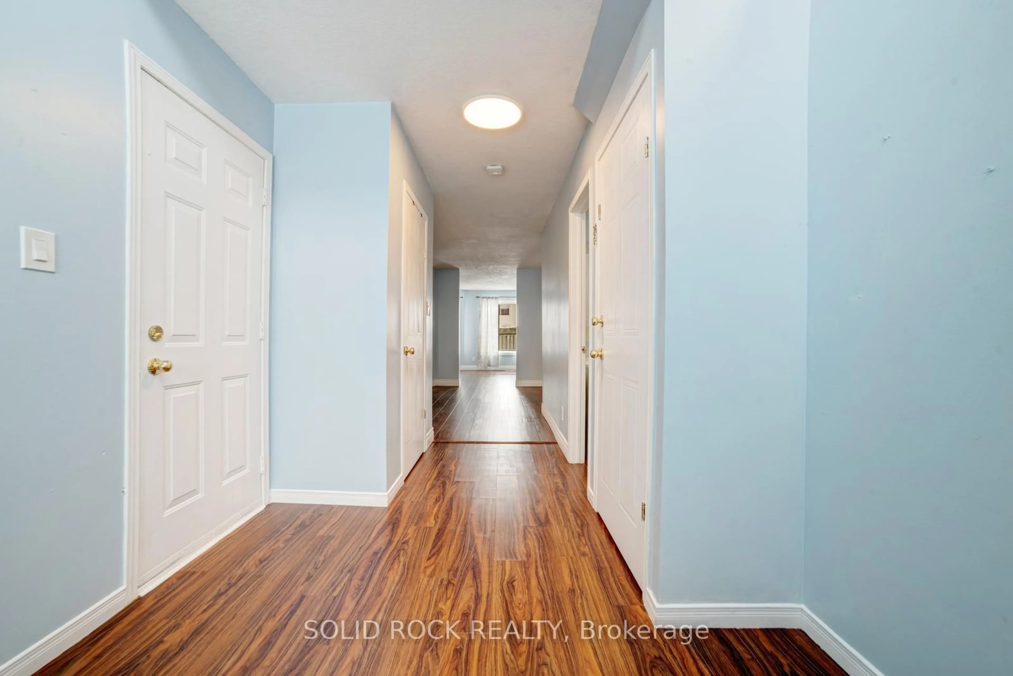 Indoor entryway for 224 Pineland Crt, Waterloo Ontario N2T 2S3