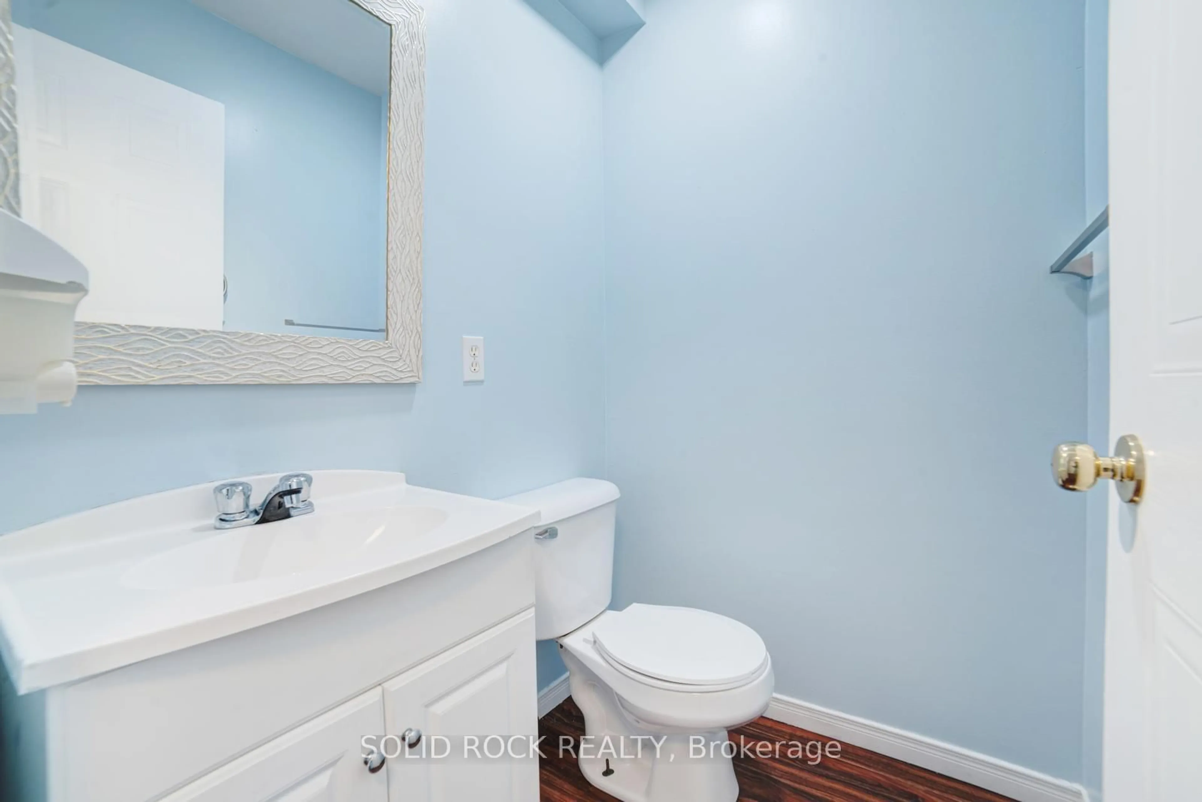 Standard bathroom, ceramic/tile floor for 224 Pineland Crt, Waterloo Ontario N2T 2S3