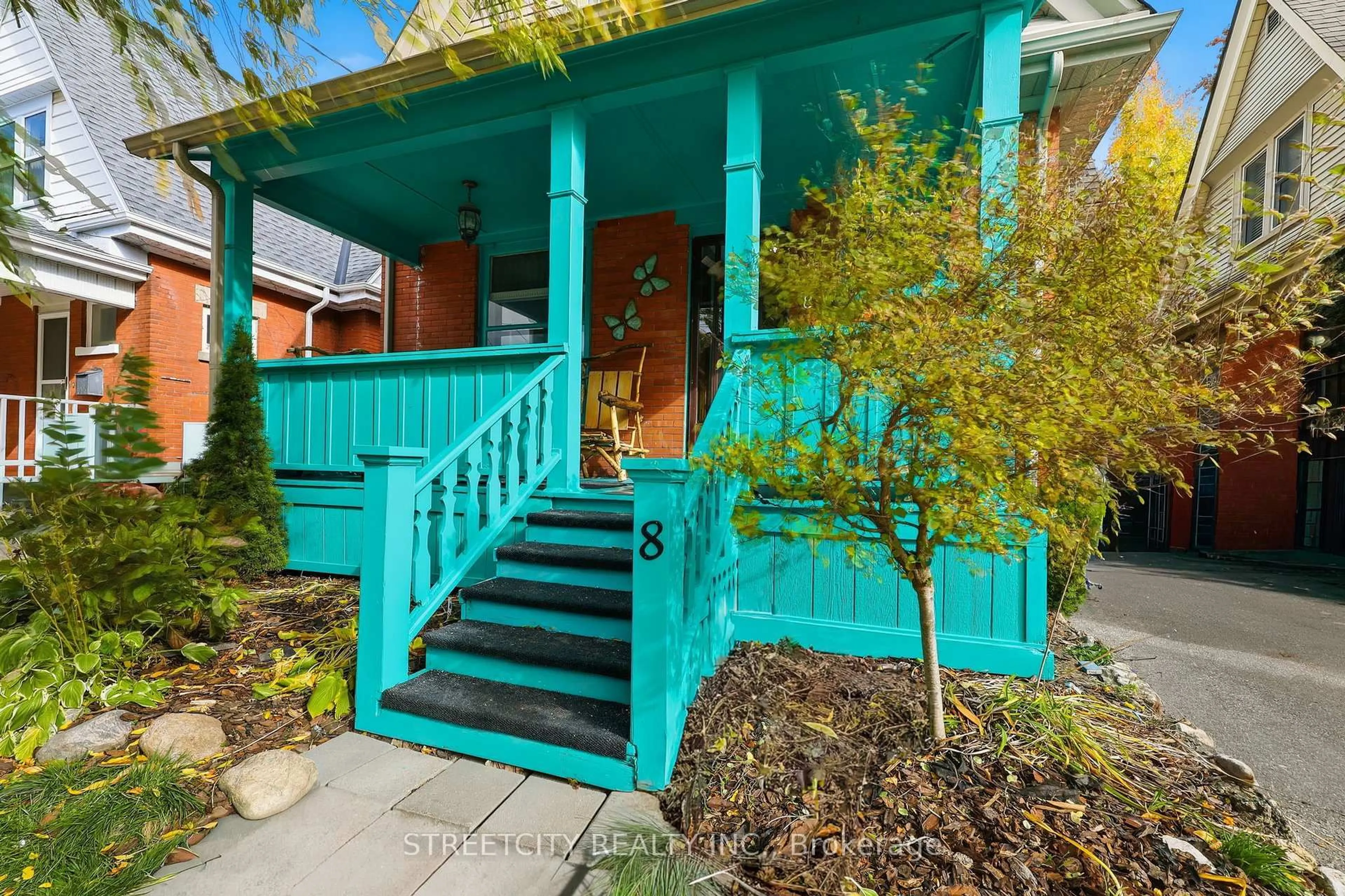 Indoor entryway for 8 Bellevue Ave, London South Ontario N6C 4A5
