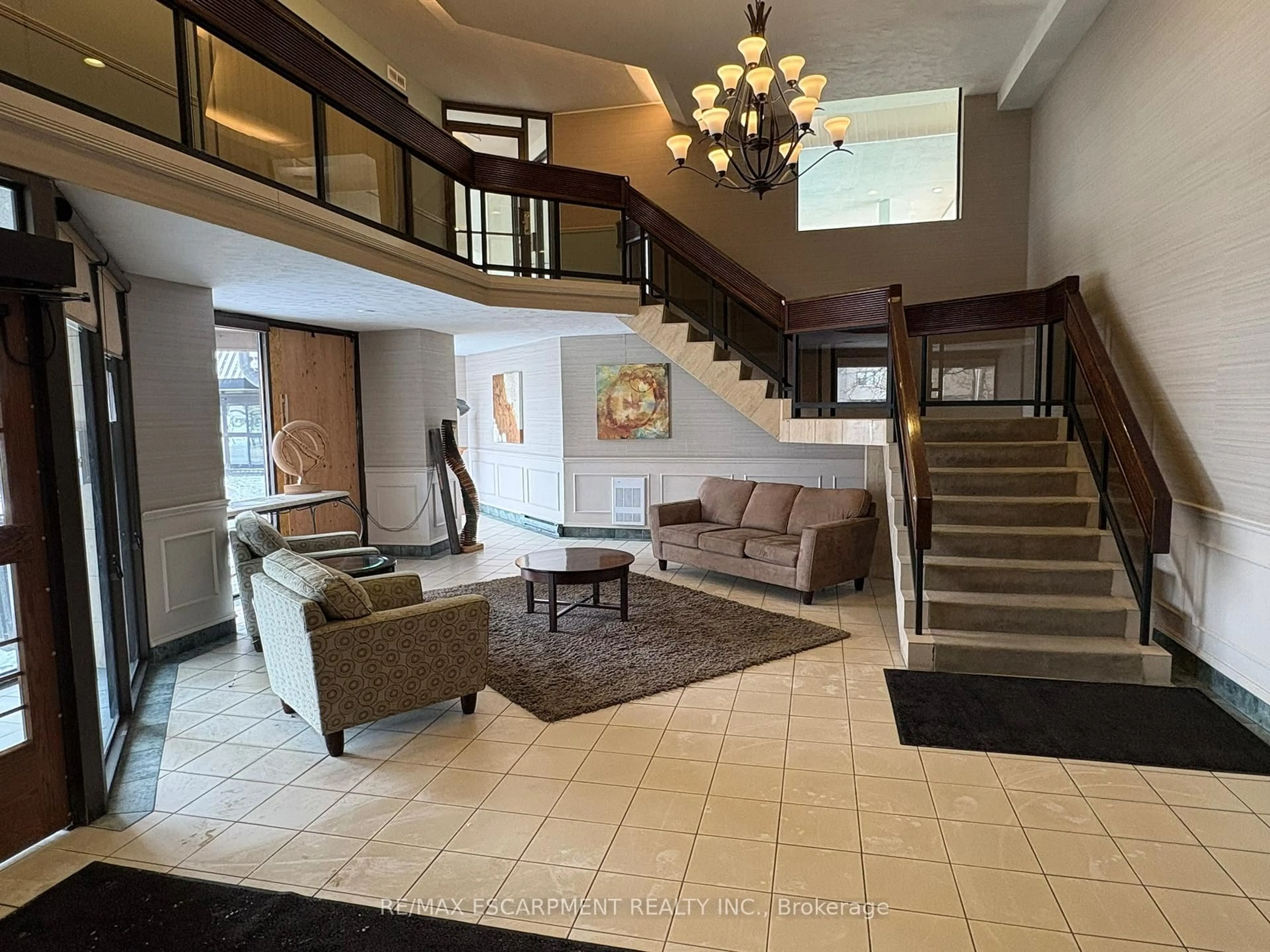 Indoor foyer for 363 Colborne St #404, London East Ontario N6B 3N3
