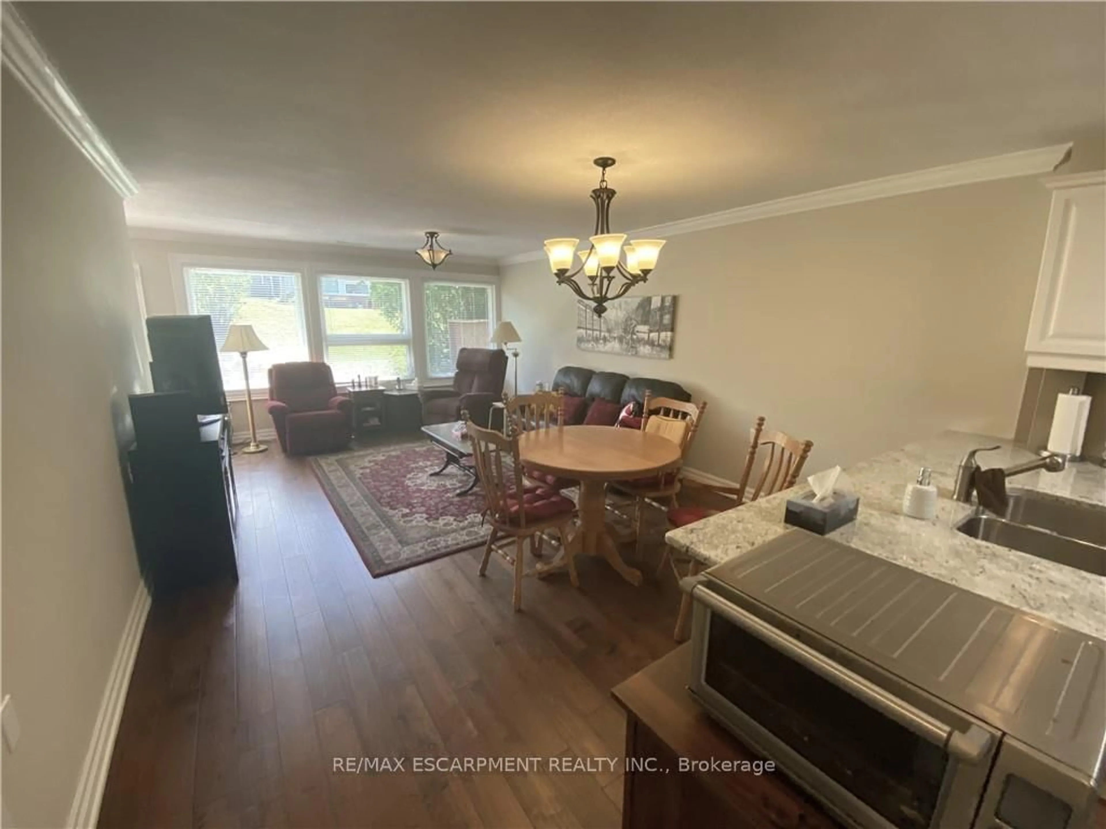 A pic of a room for 36 McKenna Crt, Hamilton Ontario L9B 1T8