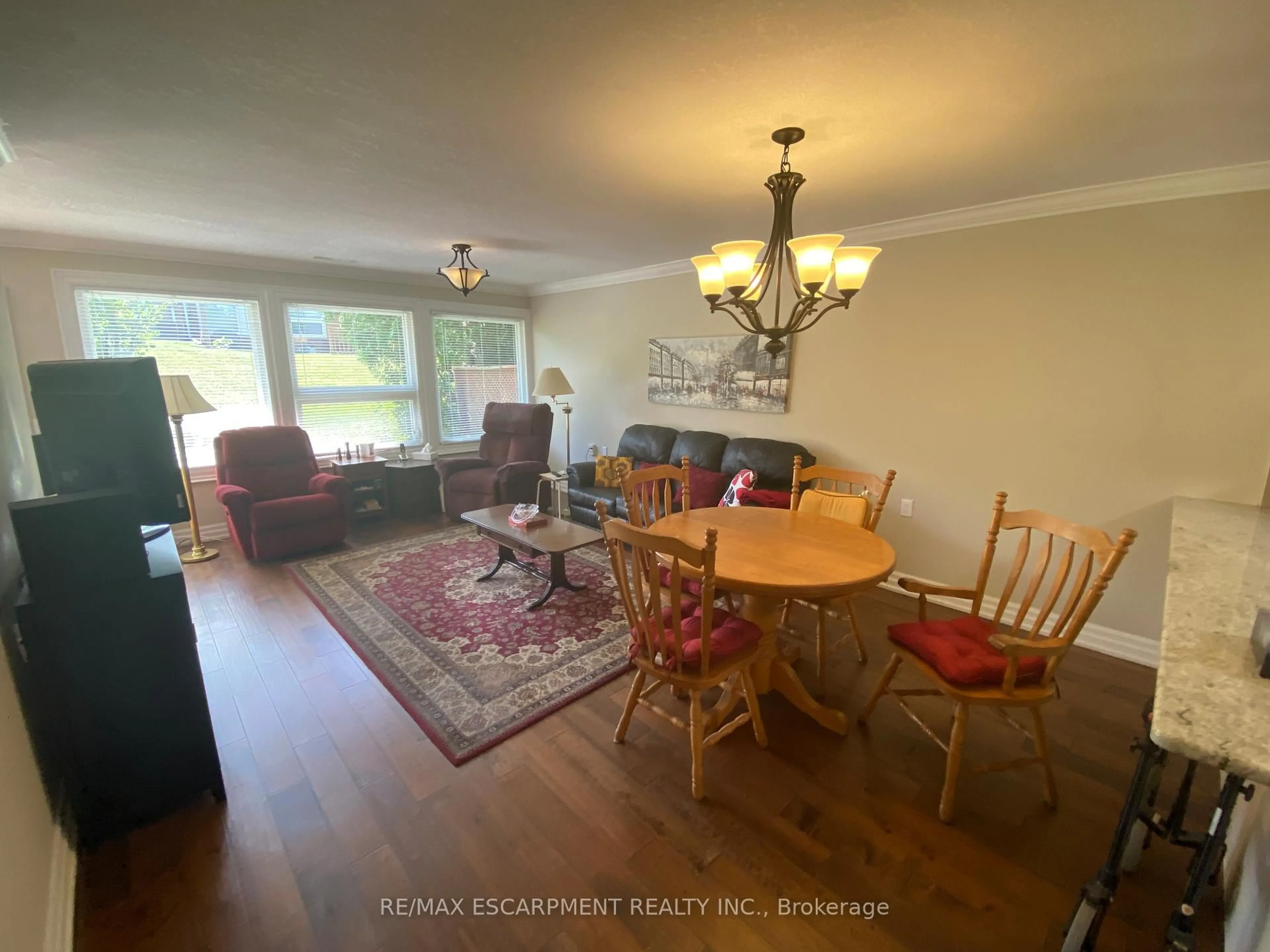 Dining room, wood/laminate floor for 36 McKenna Crt, Hamilton Ontario L9B 1T8