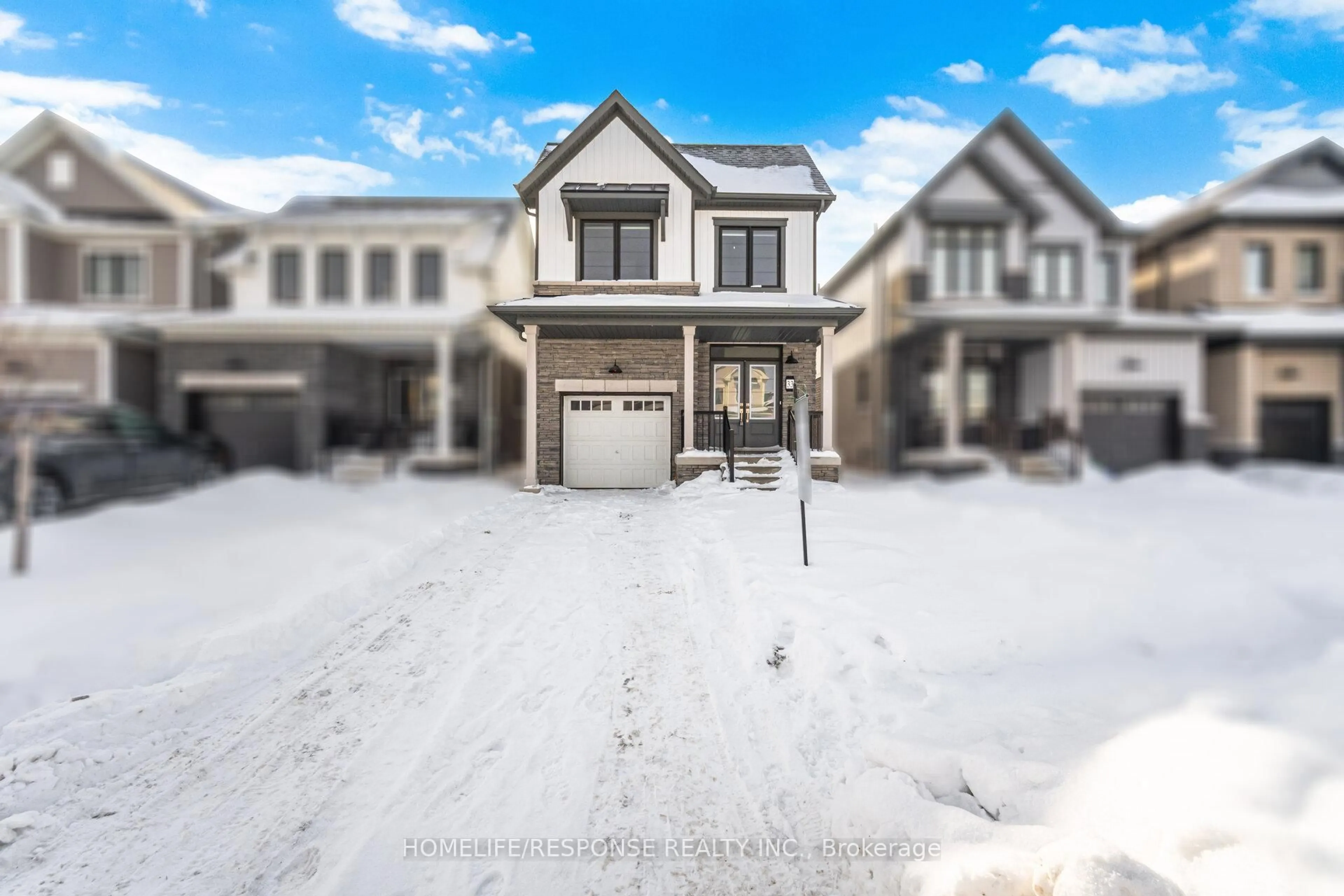 A pic from outside/outdoor area/front of a property/back of a property/a pic from drone, street for 33 Rudder Rd, Welland Ontario L3B 0M5