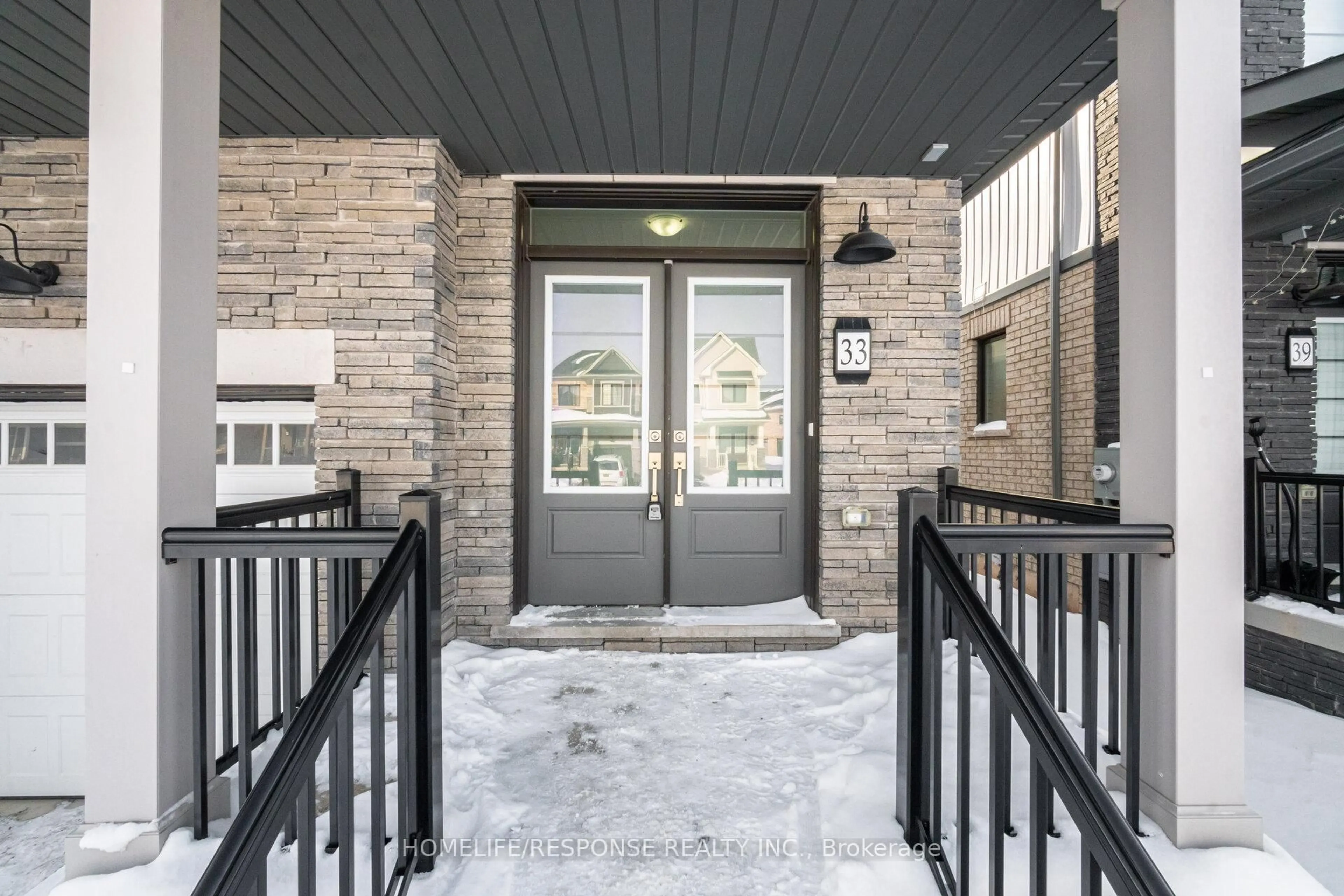Indoor entryway for 33 Rudder Rd, Welland Ontario L3B 0M5