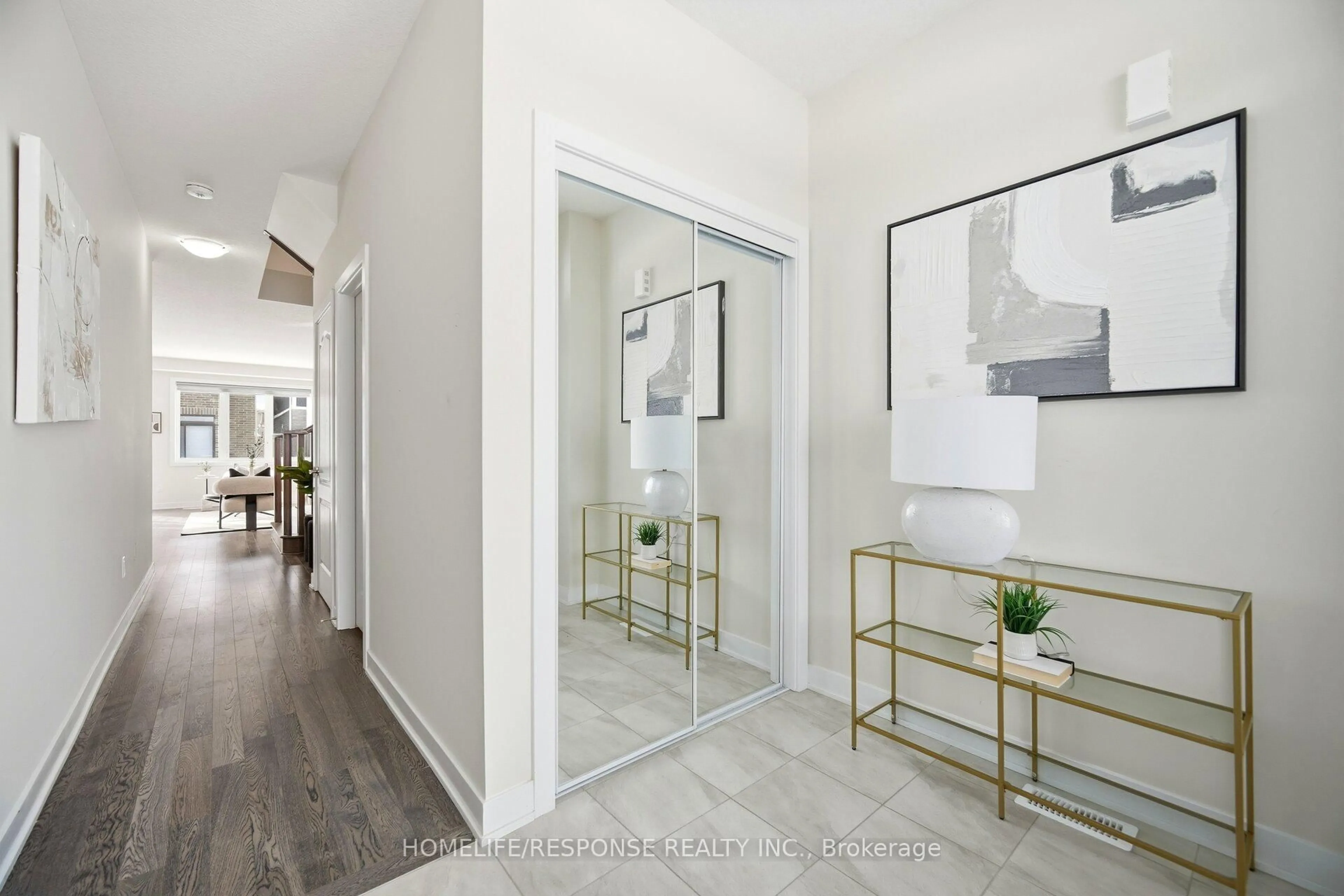 Indoor entryway for 33 Rudder Rd, Welland Ontario L3B 0M5