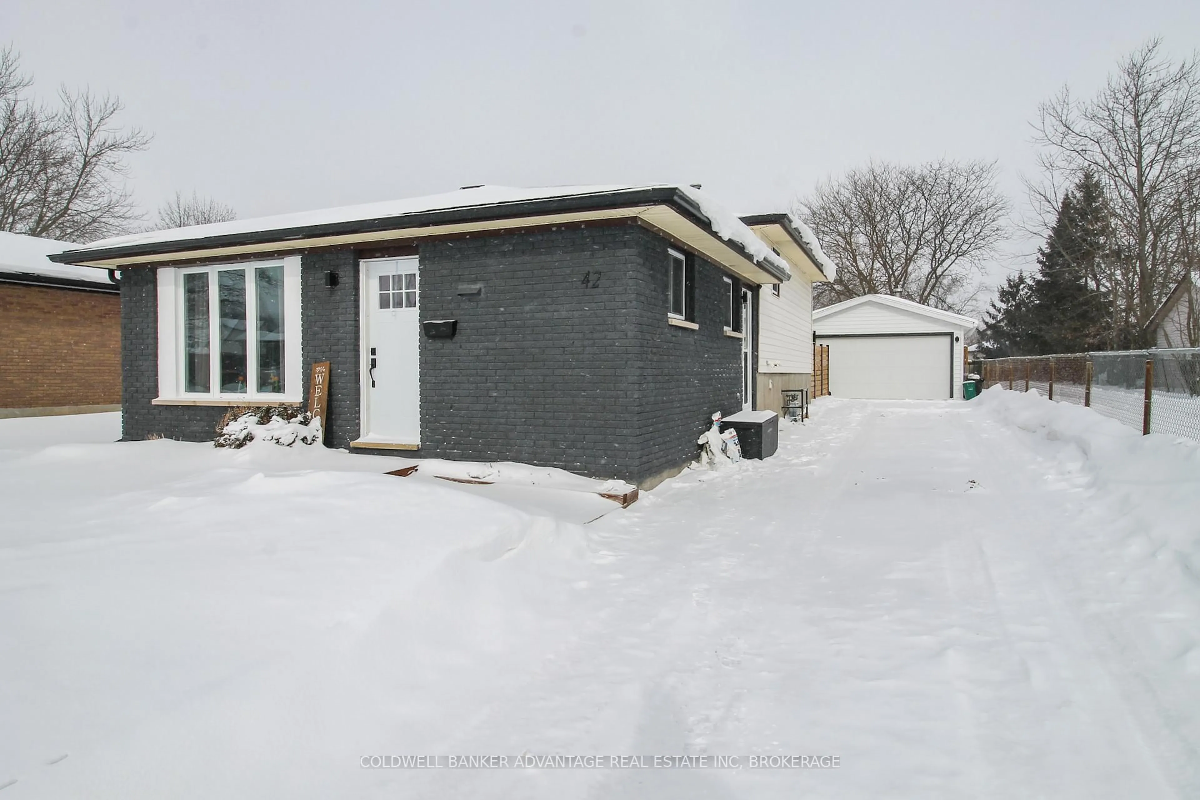 Unknown for 42 Newleaf Cres, Welland Ontario L3C 6B4