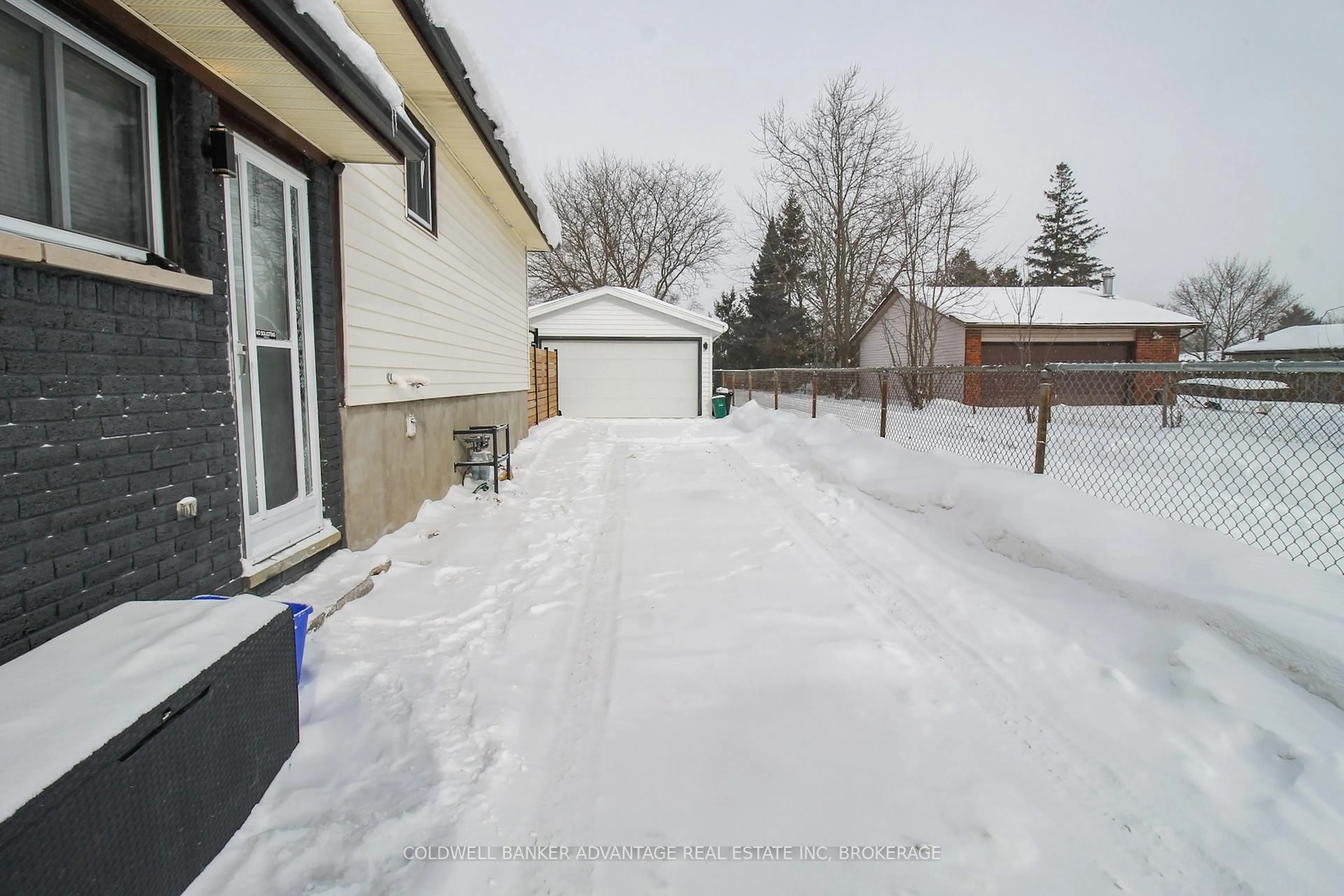 Unknown for 42 Newleaf Cres, Welland Ontario L3C 6B4