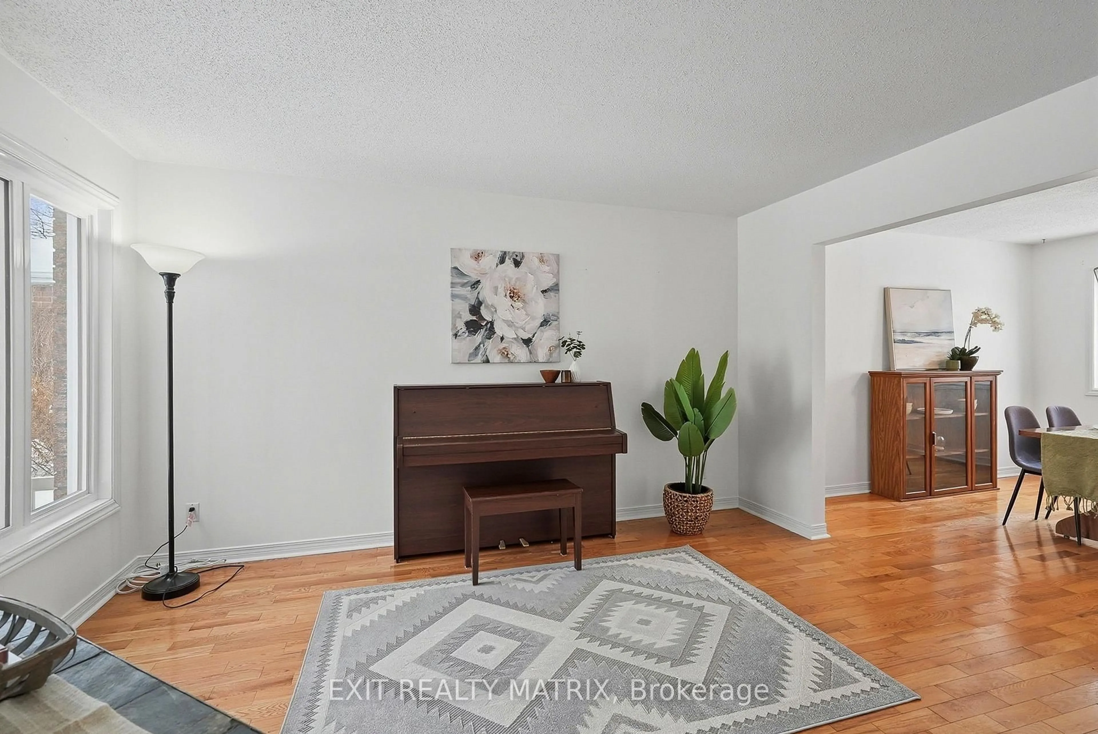 Living room with furniture, unknown for 727 Brome Cres, Ottawa Ontario K4A 3G8