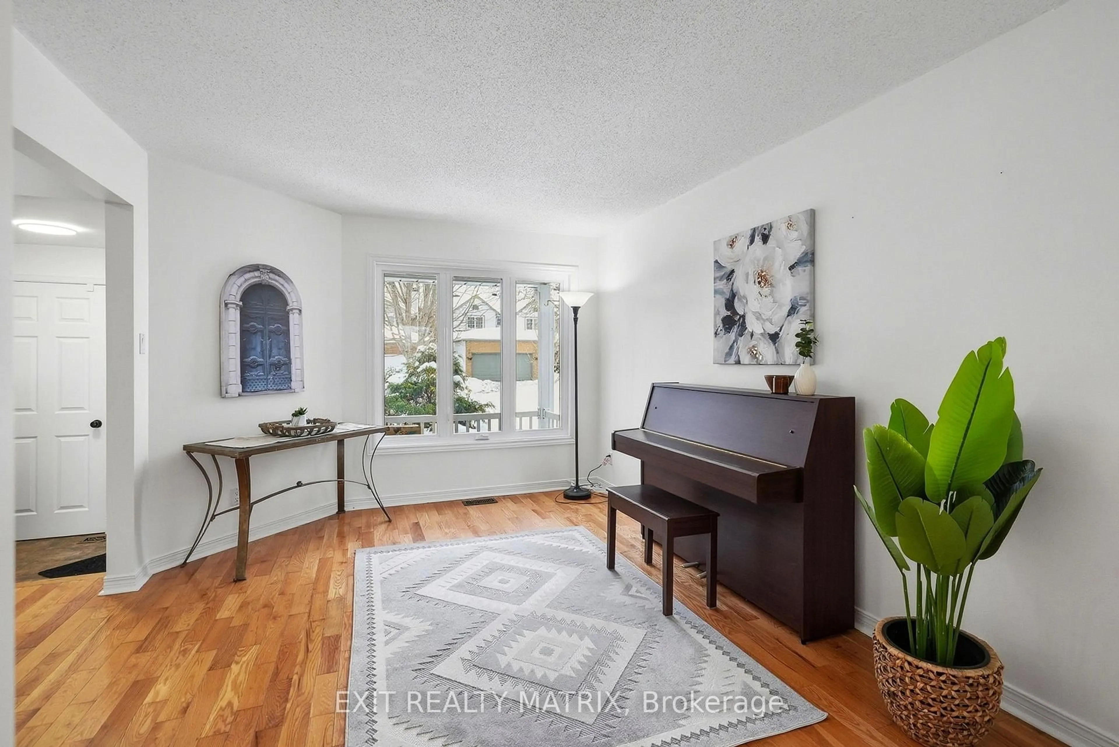 Unknown for 727 Brome Cres, Ottawa Ontario K4A 3G8