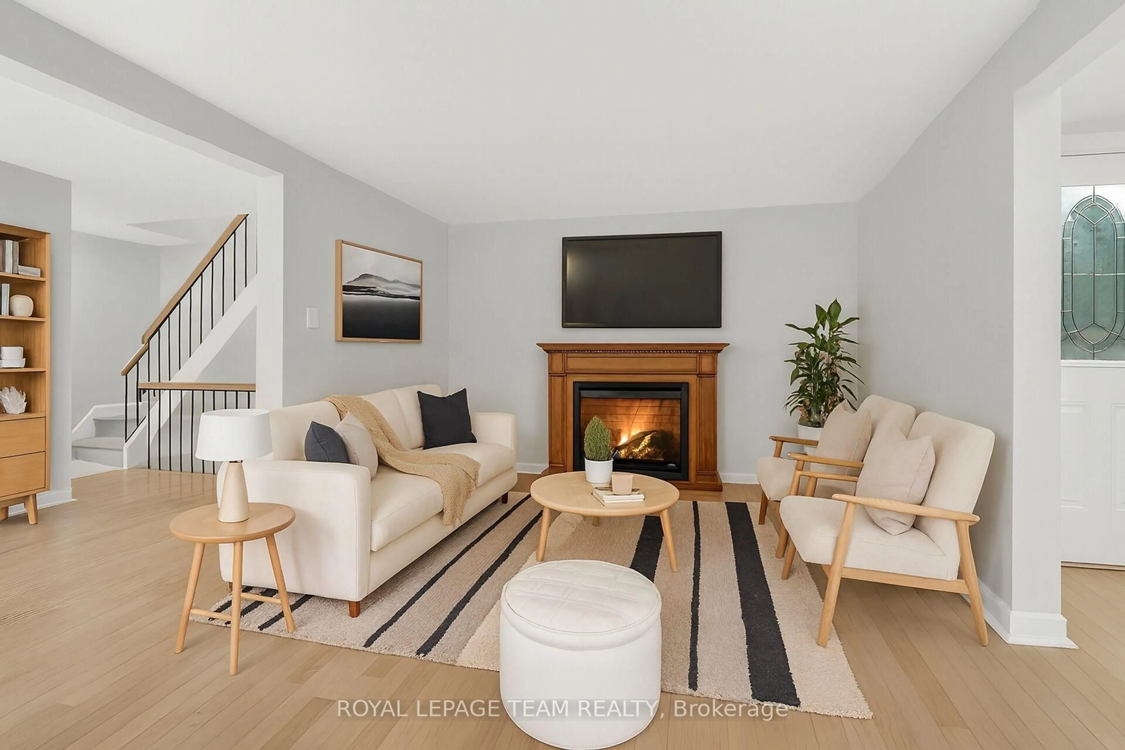 Living room with furniture, unknown for 17 Providence Pl, Ottawa Ontario K2J 1N9