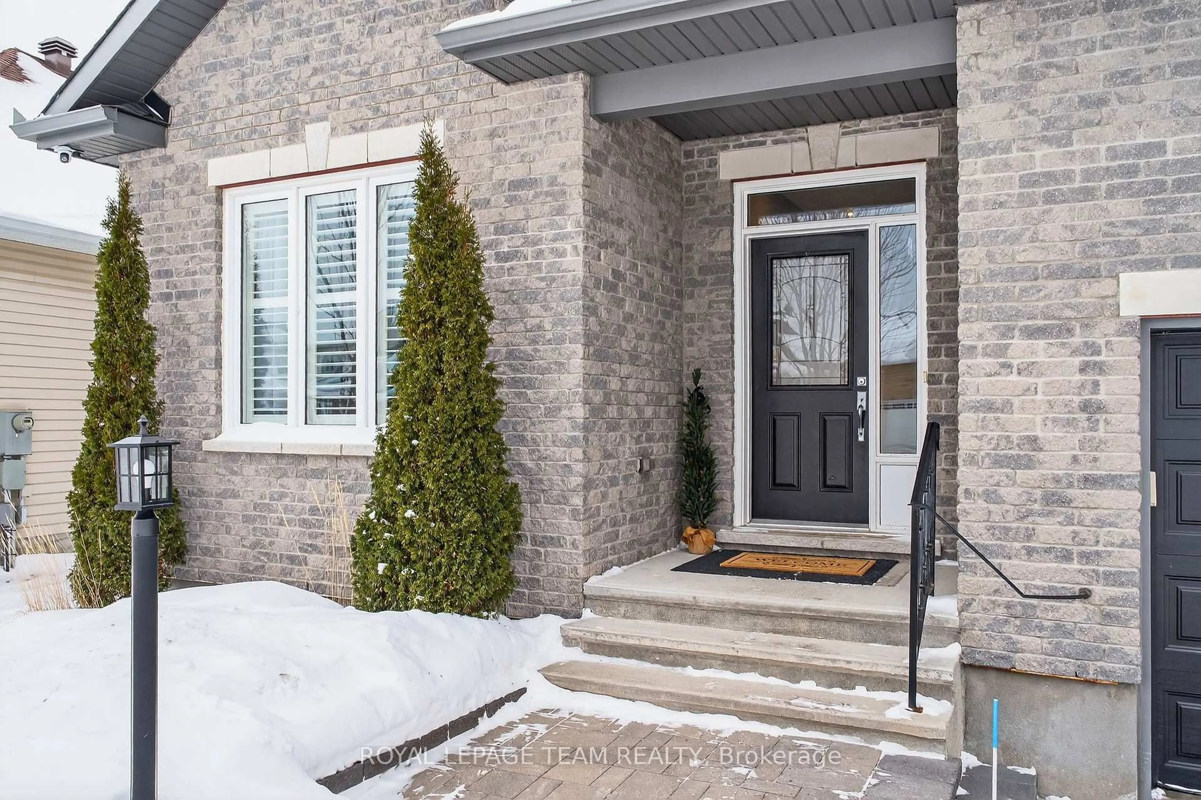 Indoor entryway for 834 Rockson Cres, Stittsville Ontario K2S 0S6