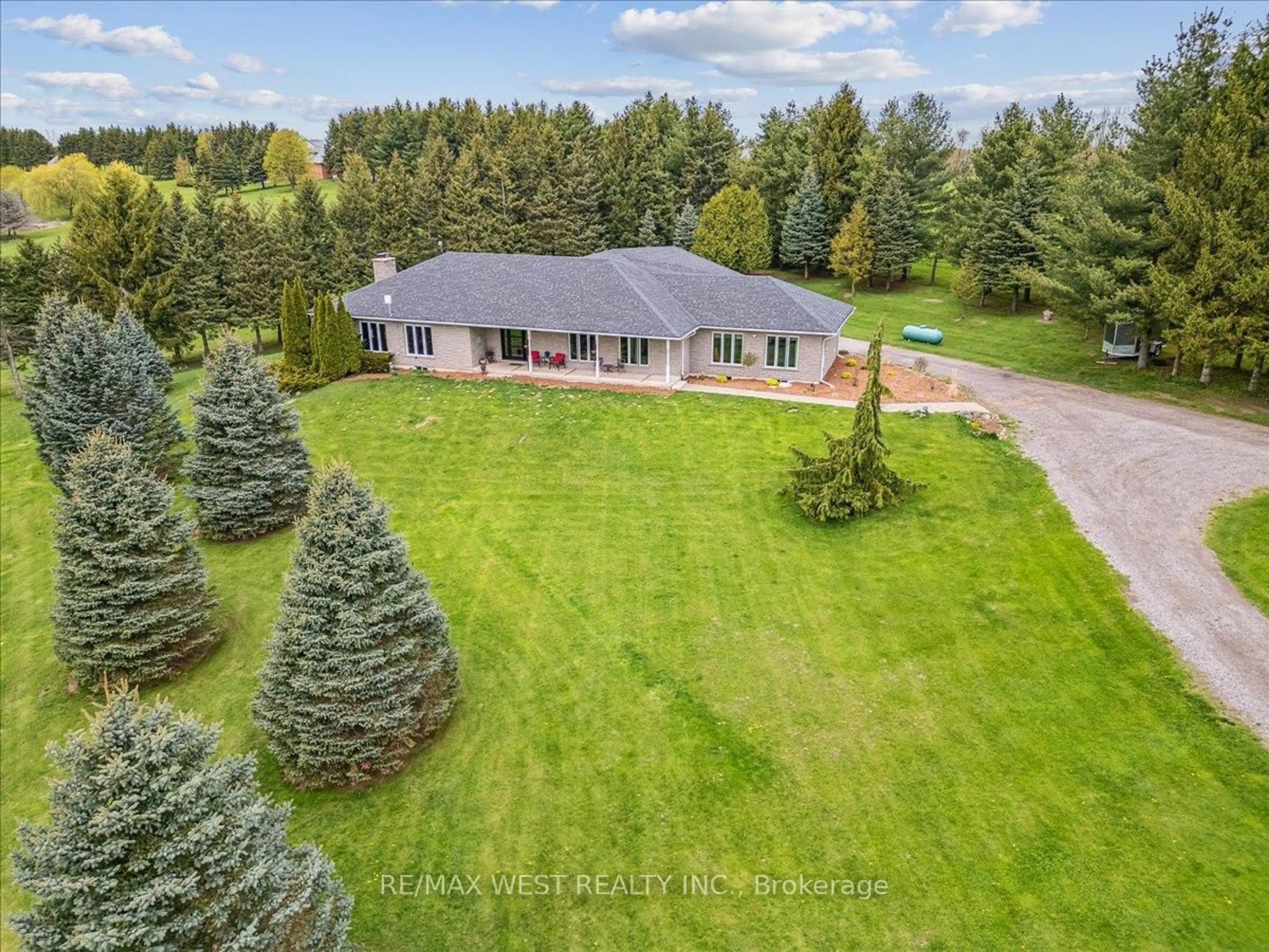 A pic from outside/outdoor area/front of a property/back of a property/a pic from drone, unknown for 331 Mountsberg Rd, Hamilton Ontario L0P 1B0