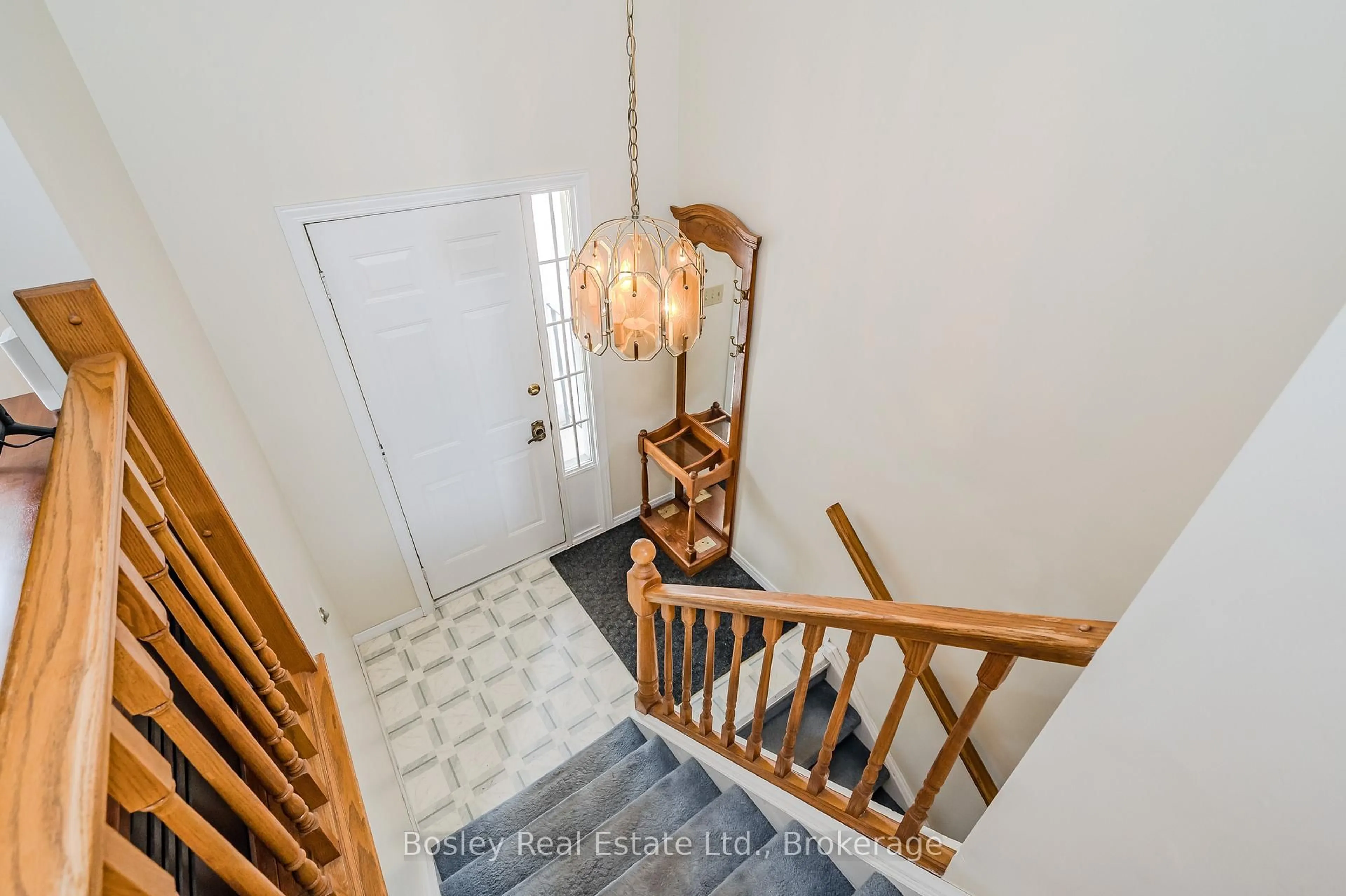 Indoor foyer for 26 Brazolot Dr, Guelph Ontario N1G 4K8