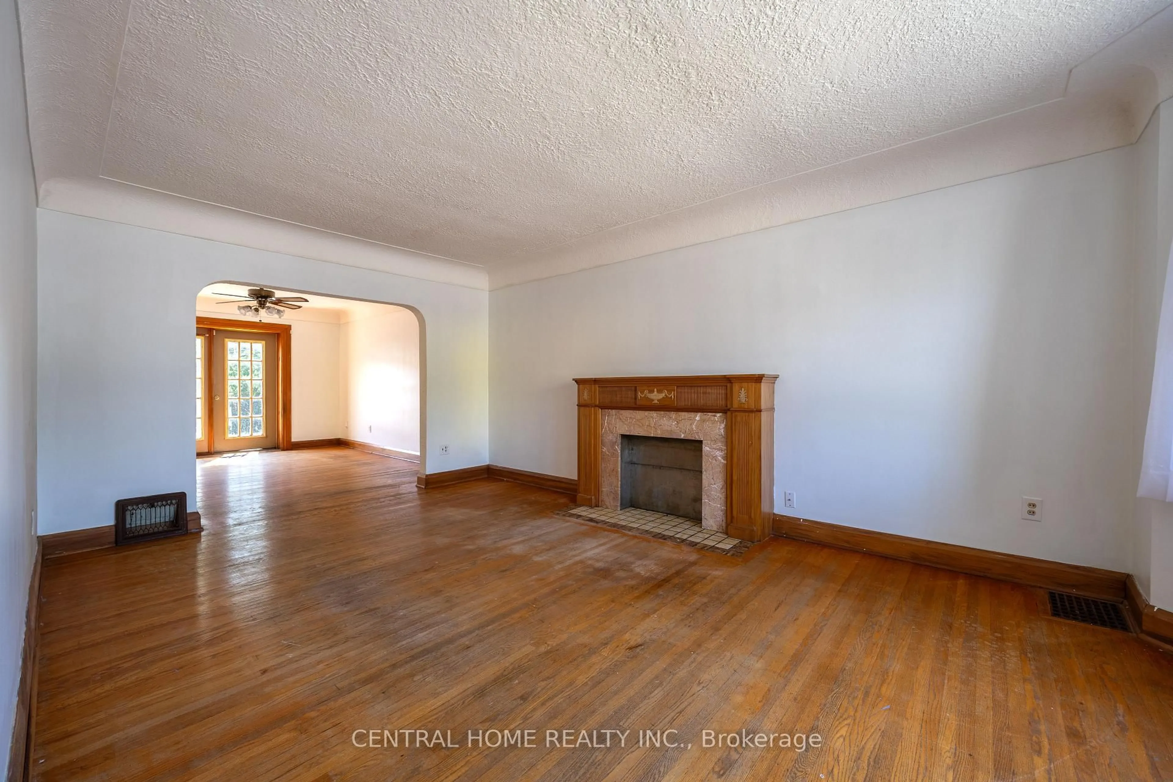 Unknown for 1650 King St, Hamilton Ontario L8K 1T9