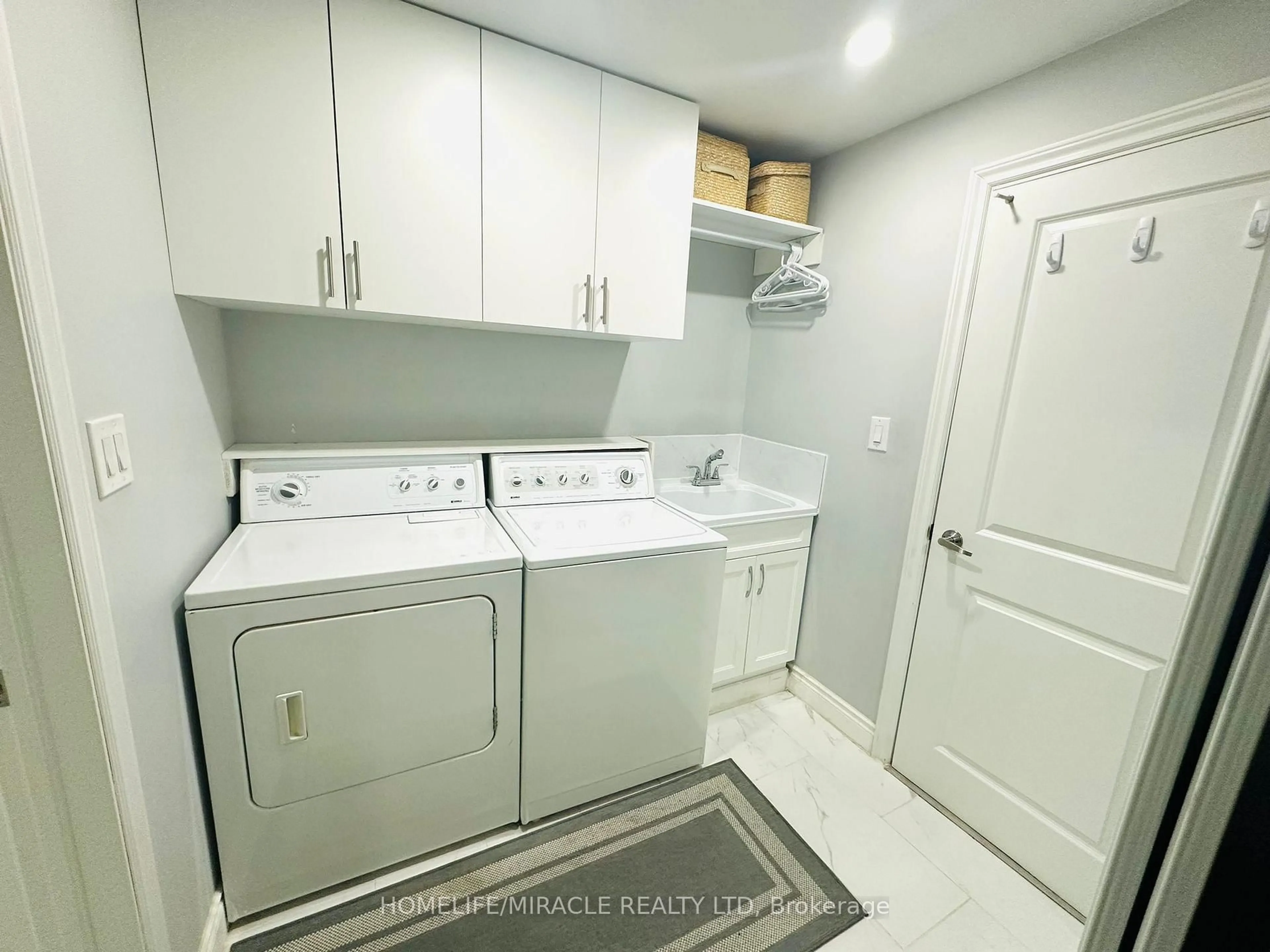 Laundry room for 28 Peachwood Cres, Hamilton Ontario L8E 5Z8