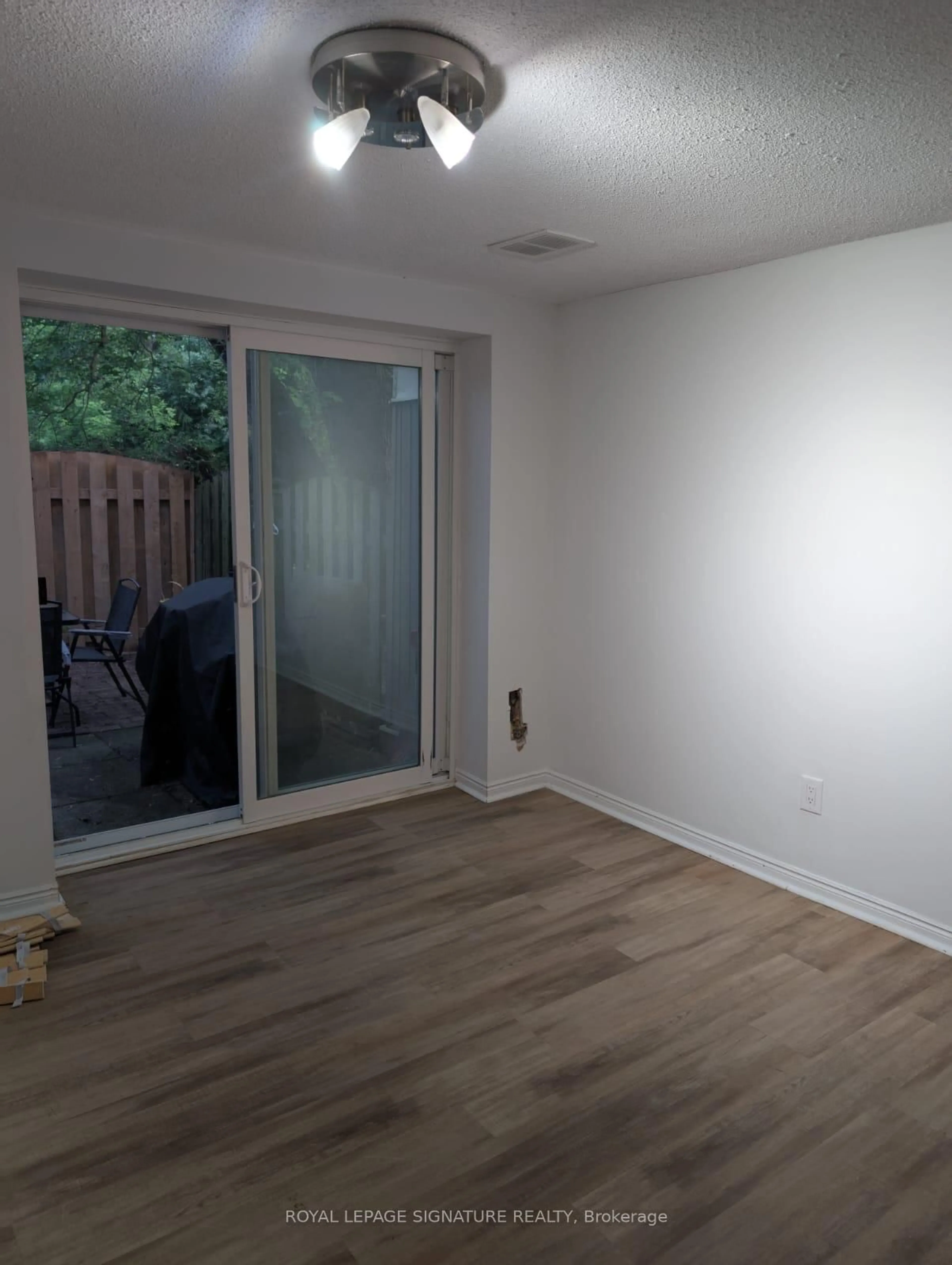 A pic of a room for 30 Green Valley Dr #9, Kitchener Ontario N2P 1G8