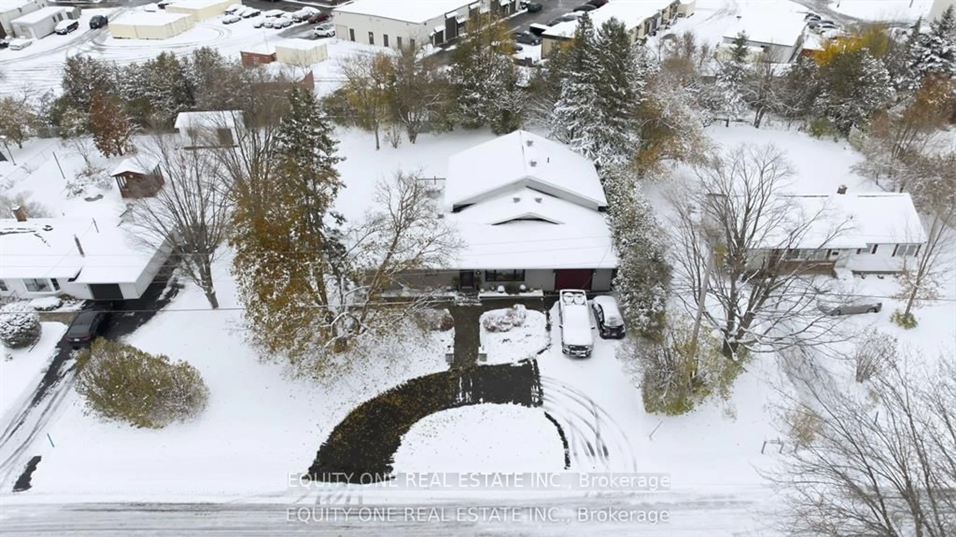 A pic from outside/outdoor area/front of a property/back of a property/a pic from drone, street for 17 Savage Dr, Ottawa Ontario K2S 1B9