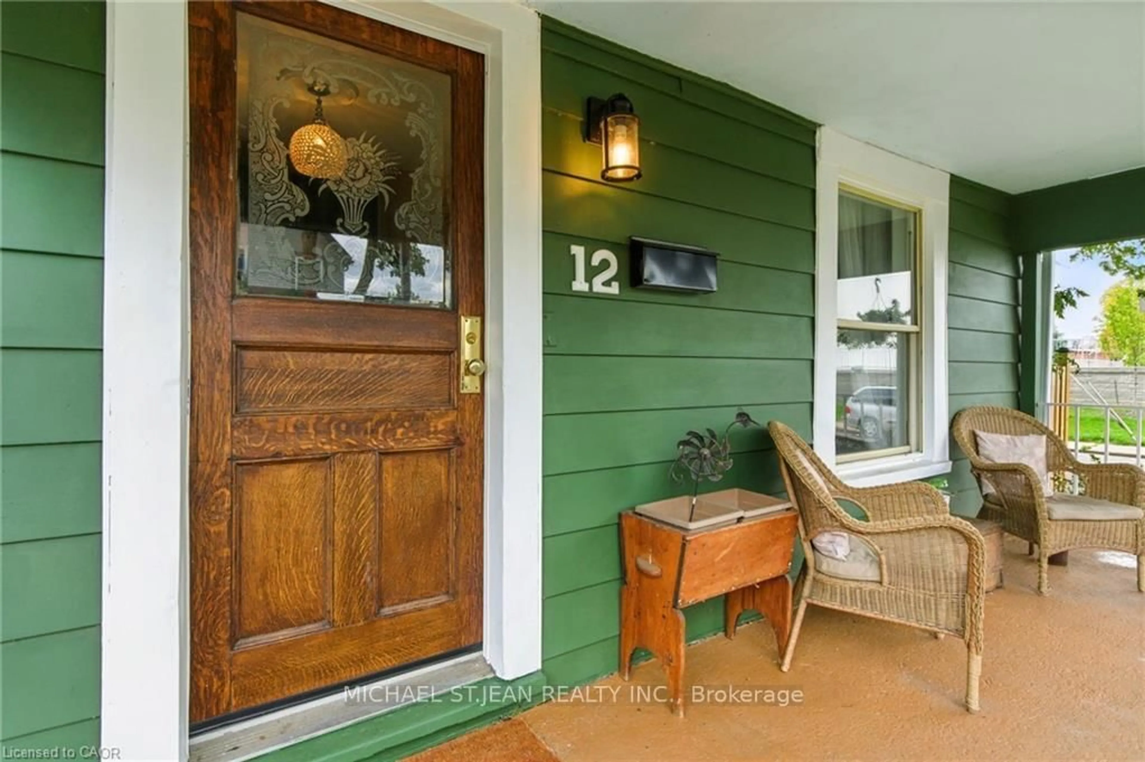 Indoor entryway for 12 Francis St, Hamilton Ontario L8L 3V1