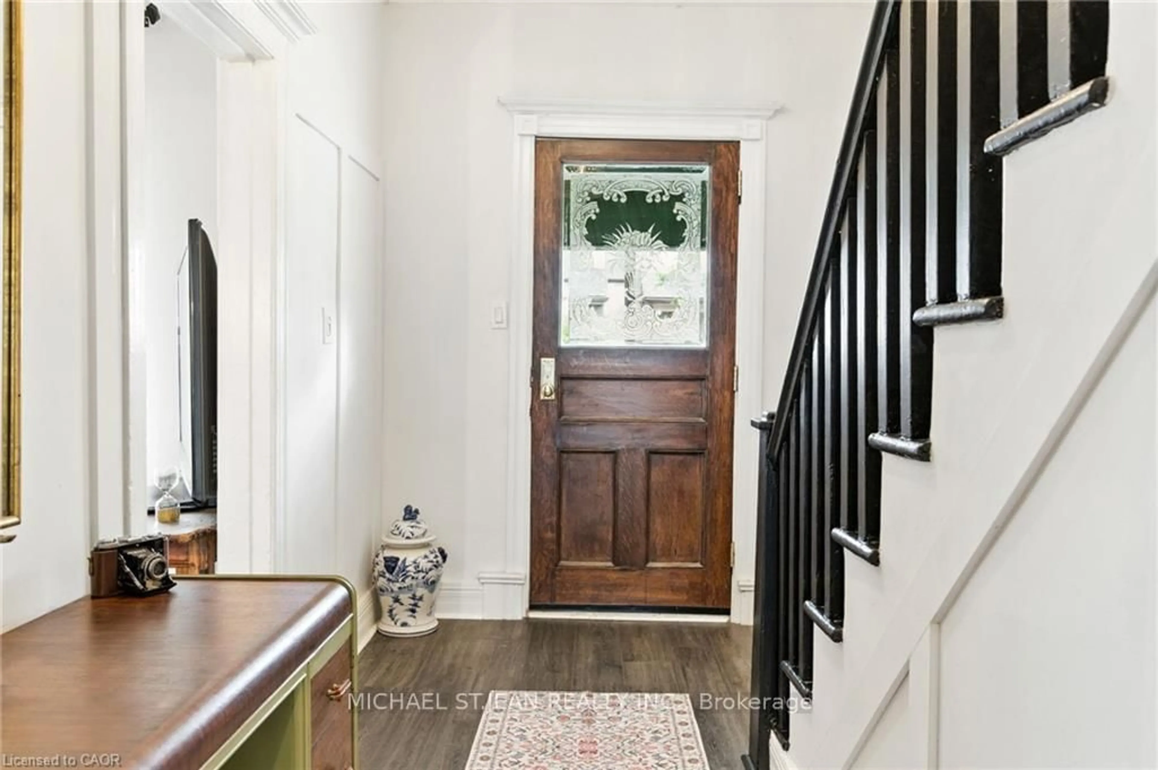 Indoor entryway for 12 Francis St, Hamilton Ontario L8L 3V1