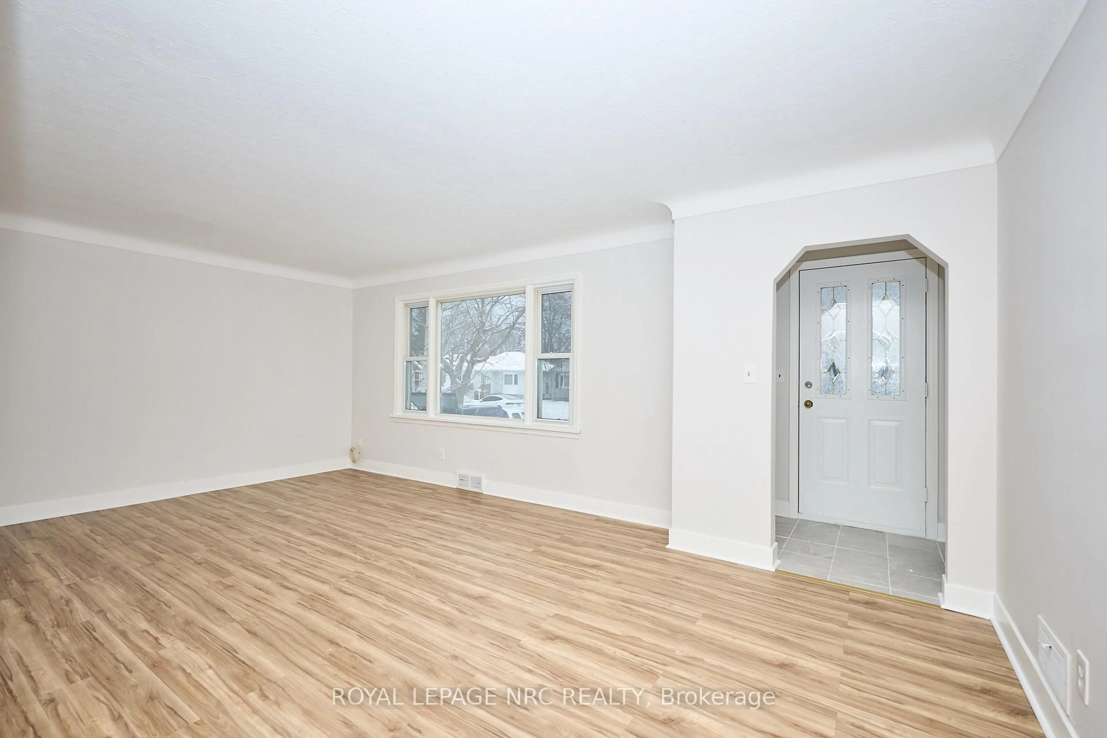 A pic of a room for 17 Lora St, St. Catharines Ontario L2N 3S4