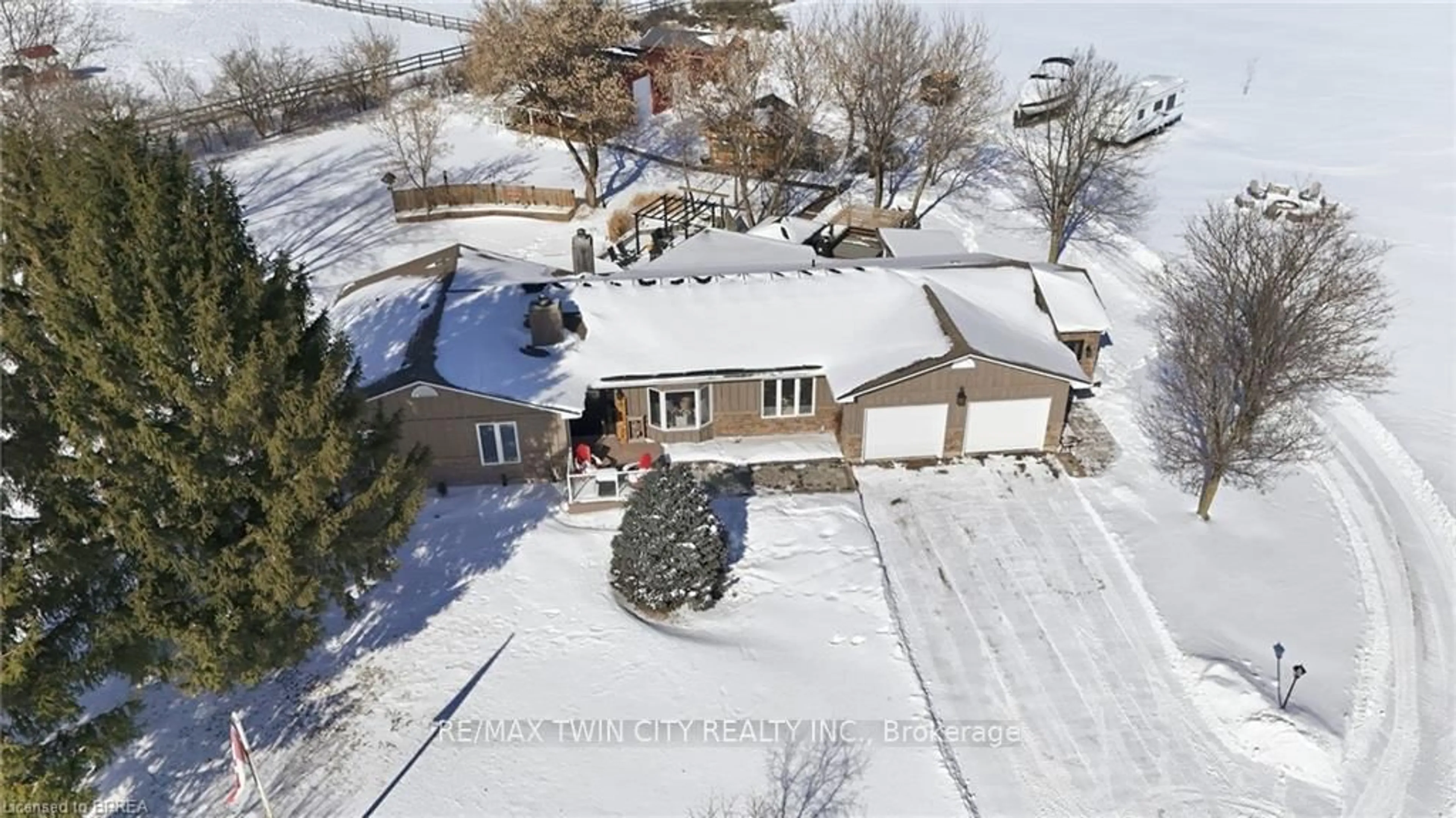 A pic from outside/outdoor area/front of a property/back of a property/a pic from drone, street for 216 Big Creek Rd, Brant Ontario N3W 2G9