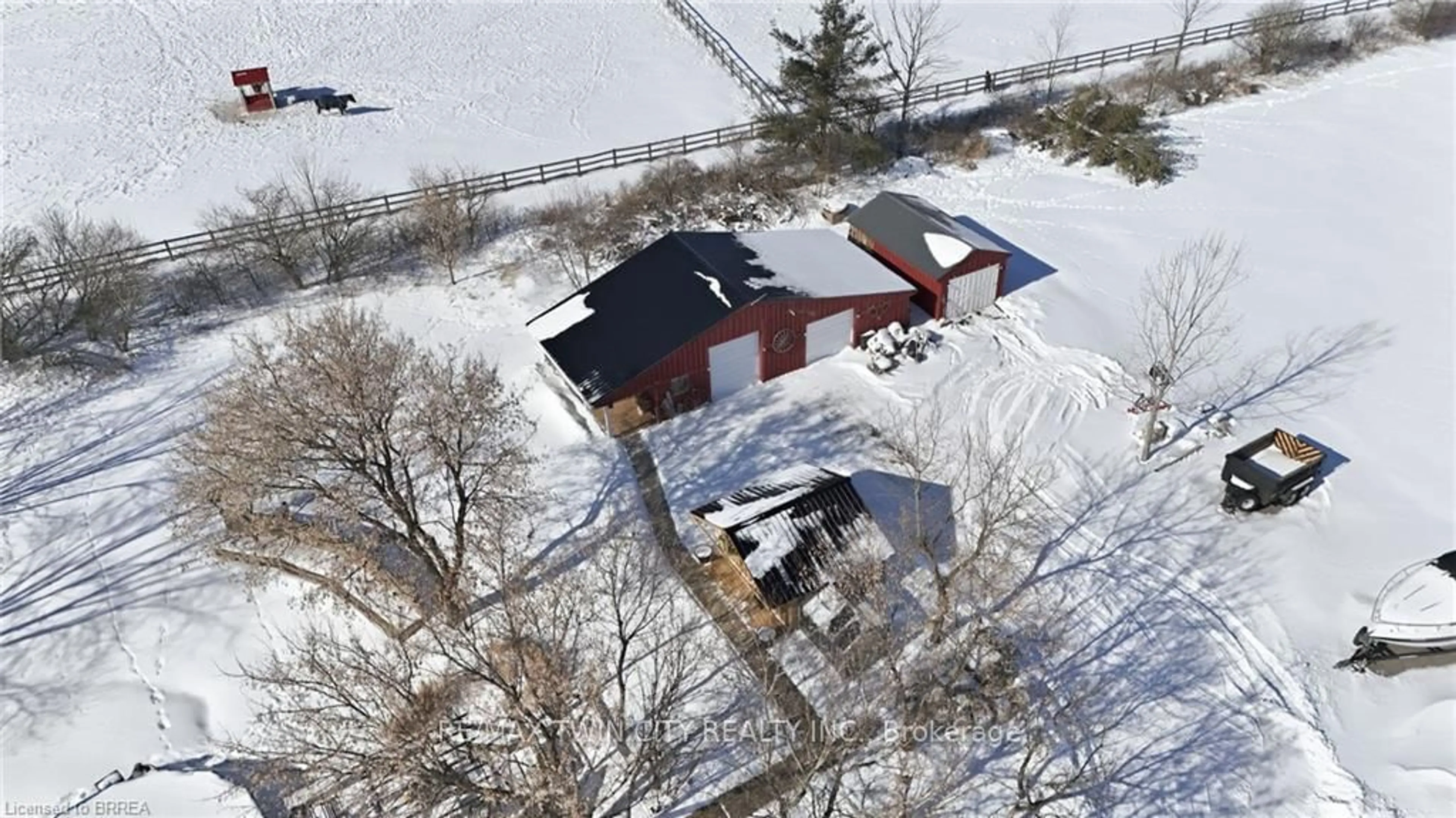 A pic from outside/outdoor area/front of a property/back of a property/a pic from drone, street for 216 Big Creek Rd, Brant Ontario N3W 2G9