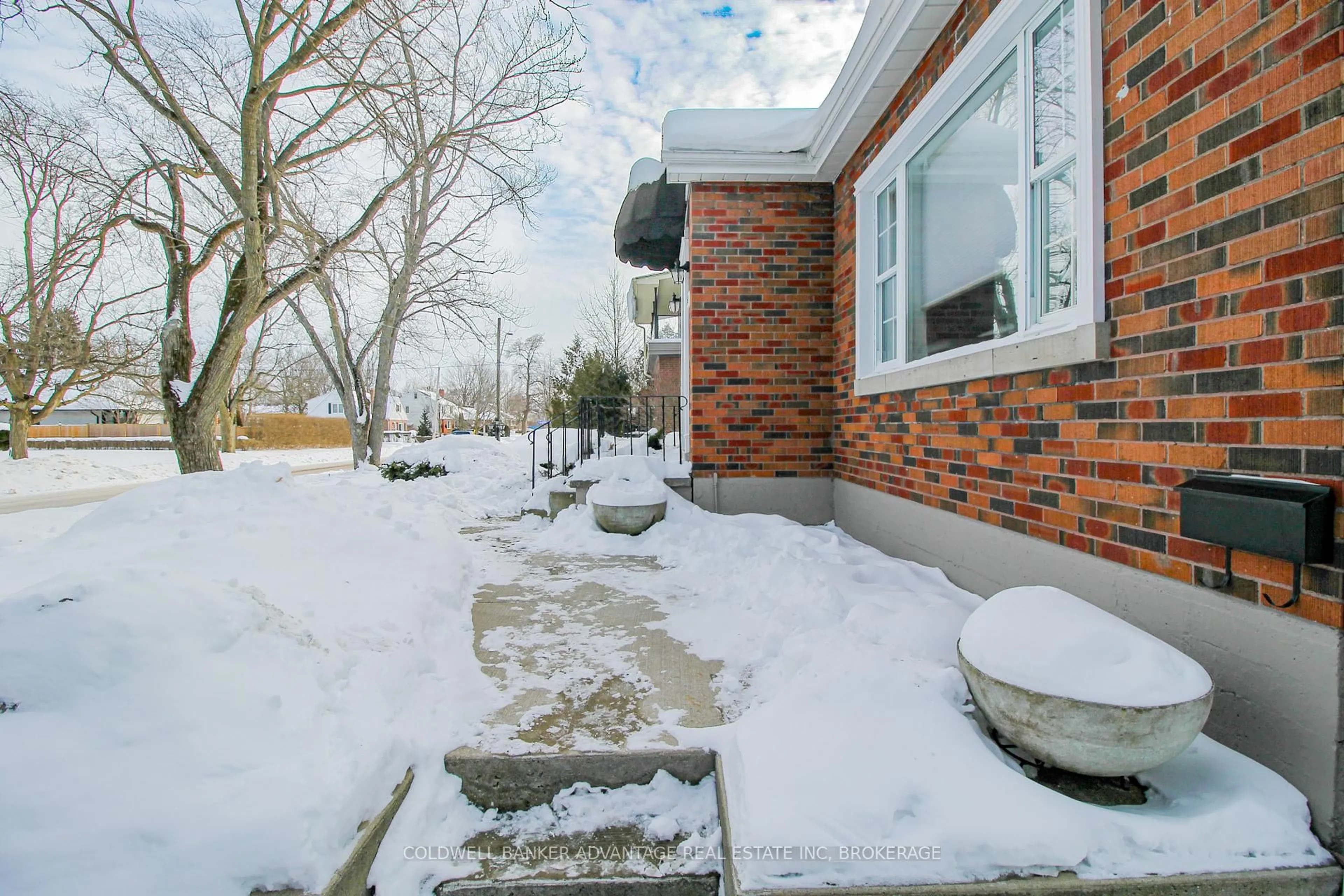 Patio, street for 119 Edgar St, Welland Ontario L3C 1S9