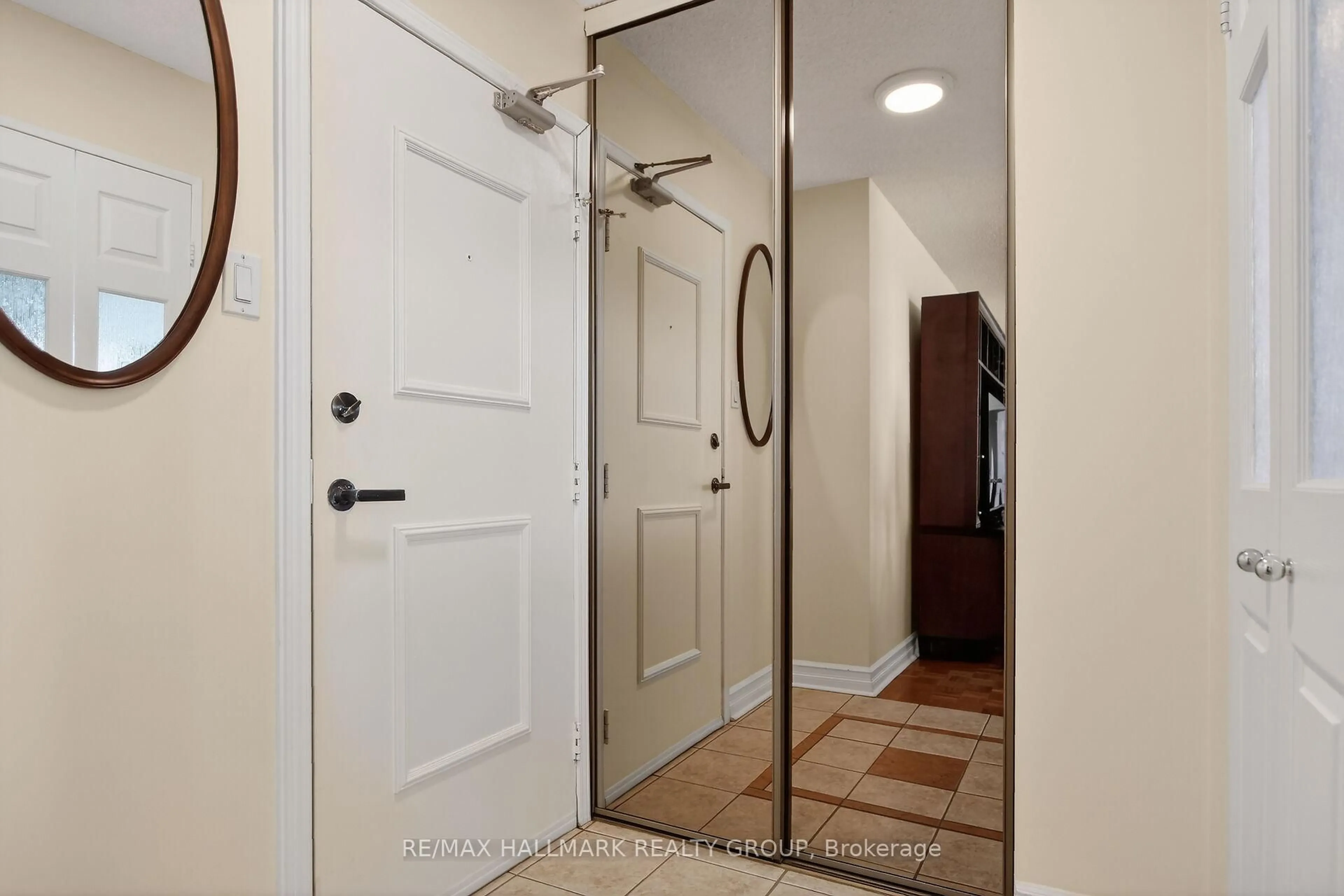Indoor entryway for 265 Poulin Ave #1412, Ottawa Ontario K2B 7Y8