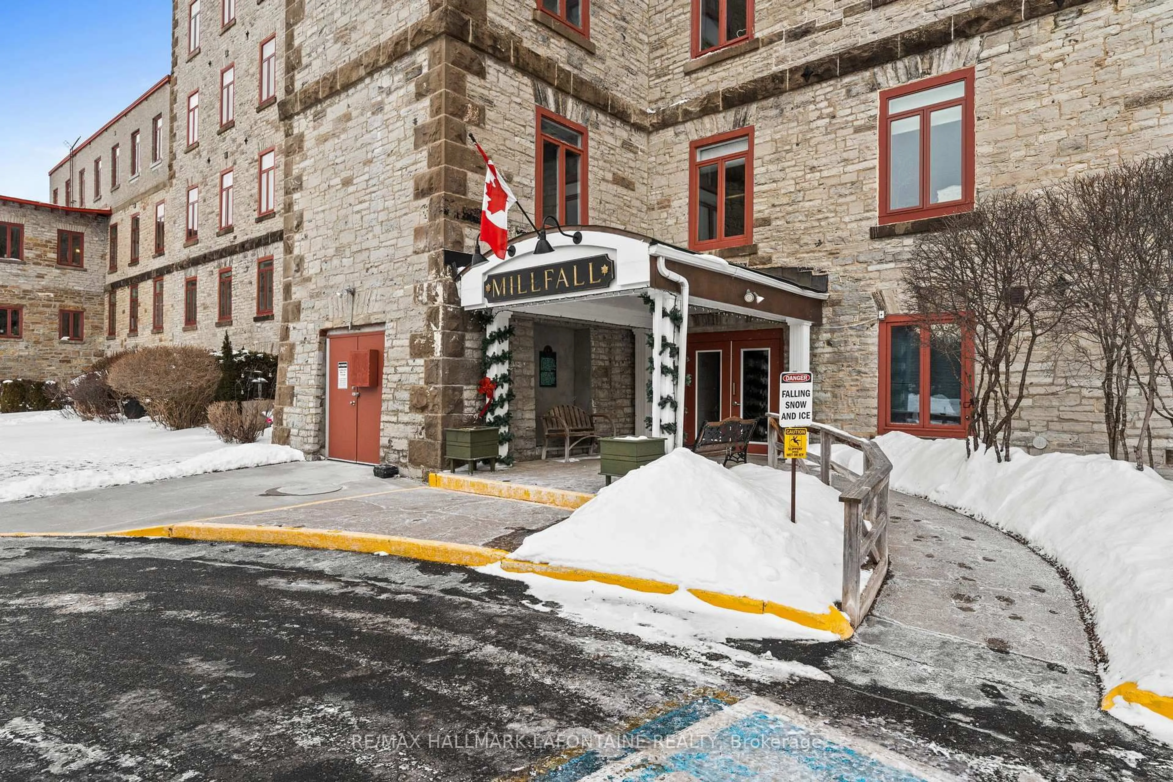 Lobby for 1 Rosamond St #107, Almonte Ontario K0A 1A0