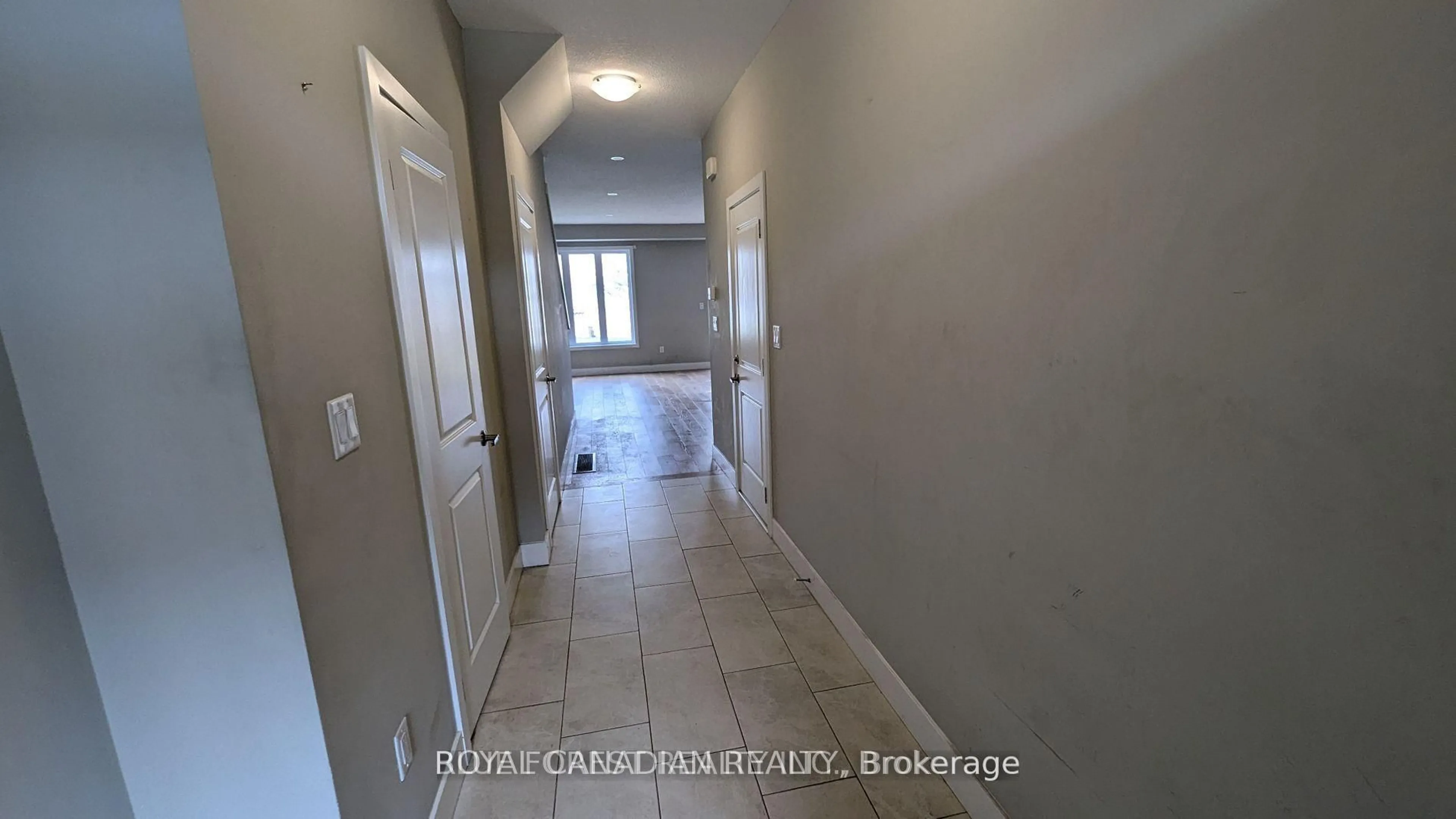 Indoor entryway for 705 Chelton Rd, London South Ontario N6M 0J1