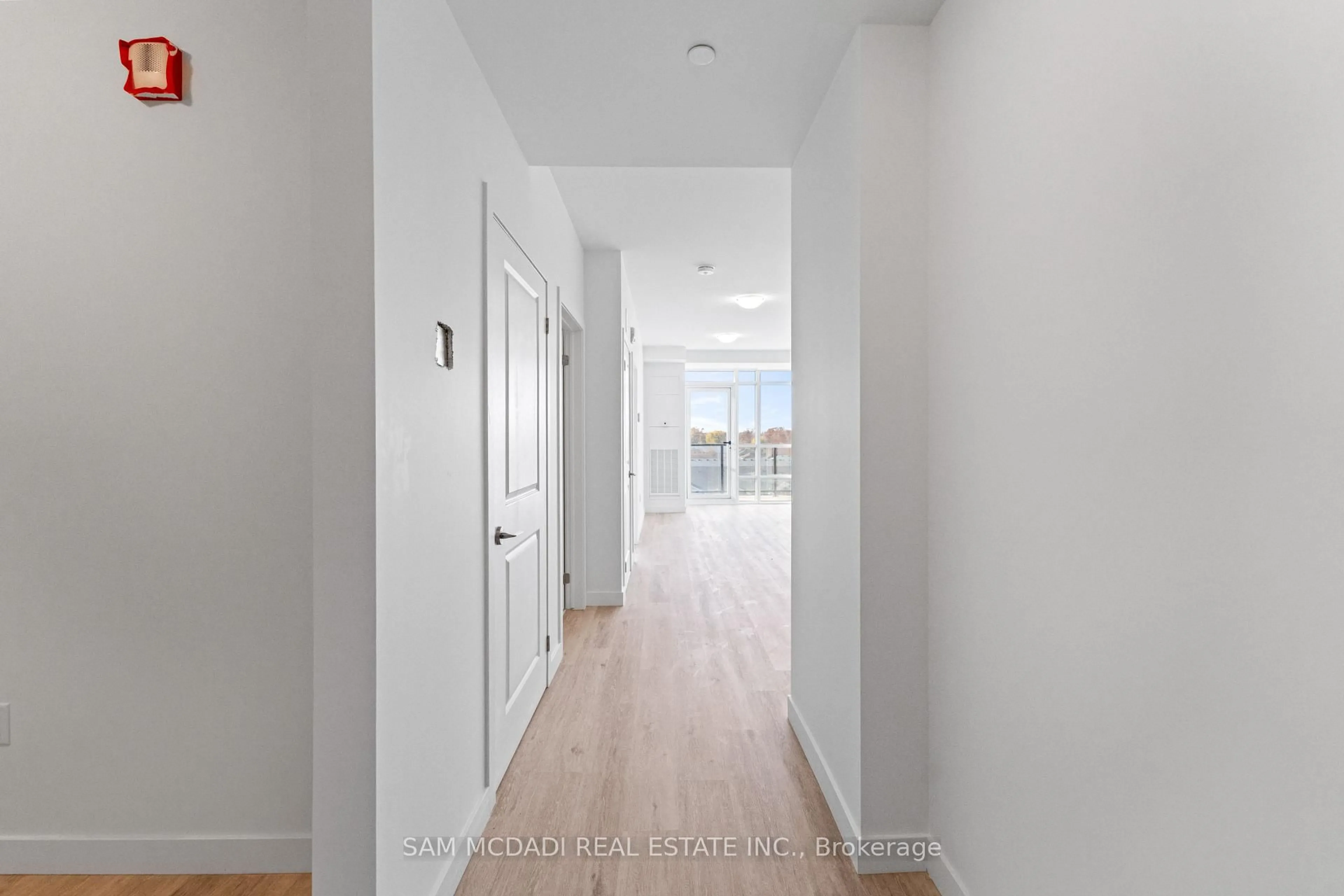 Indoor entryway for 461 Green Rd #505, Hamilton Ontario L8E 5B4