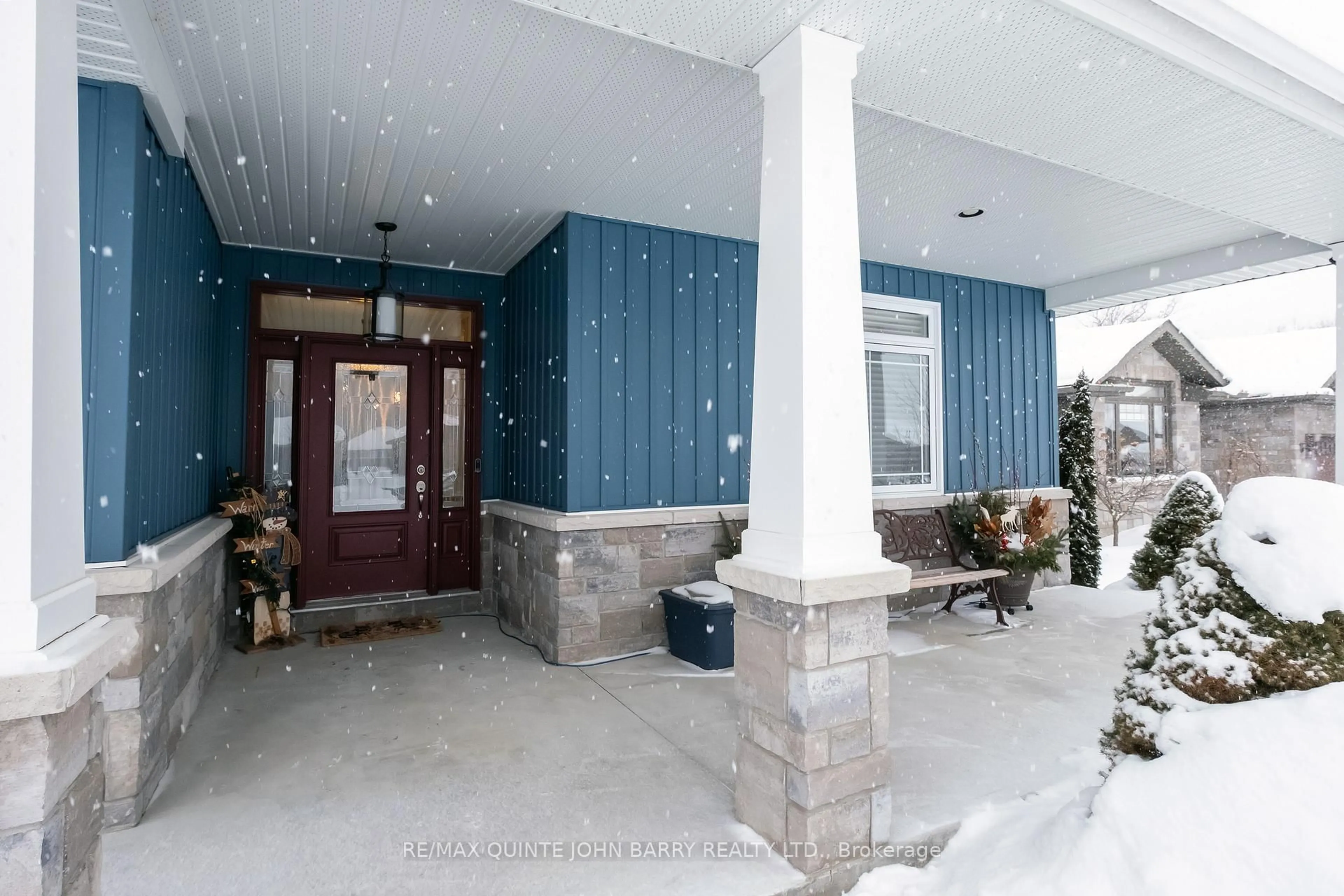 Indoor foyer for 8 Spartan Crt, Quinte West Ontario K8V 0G5