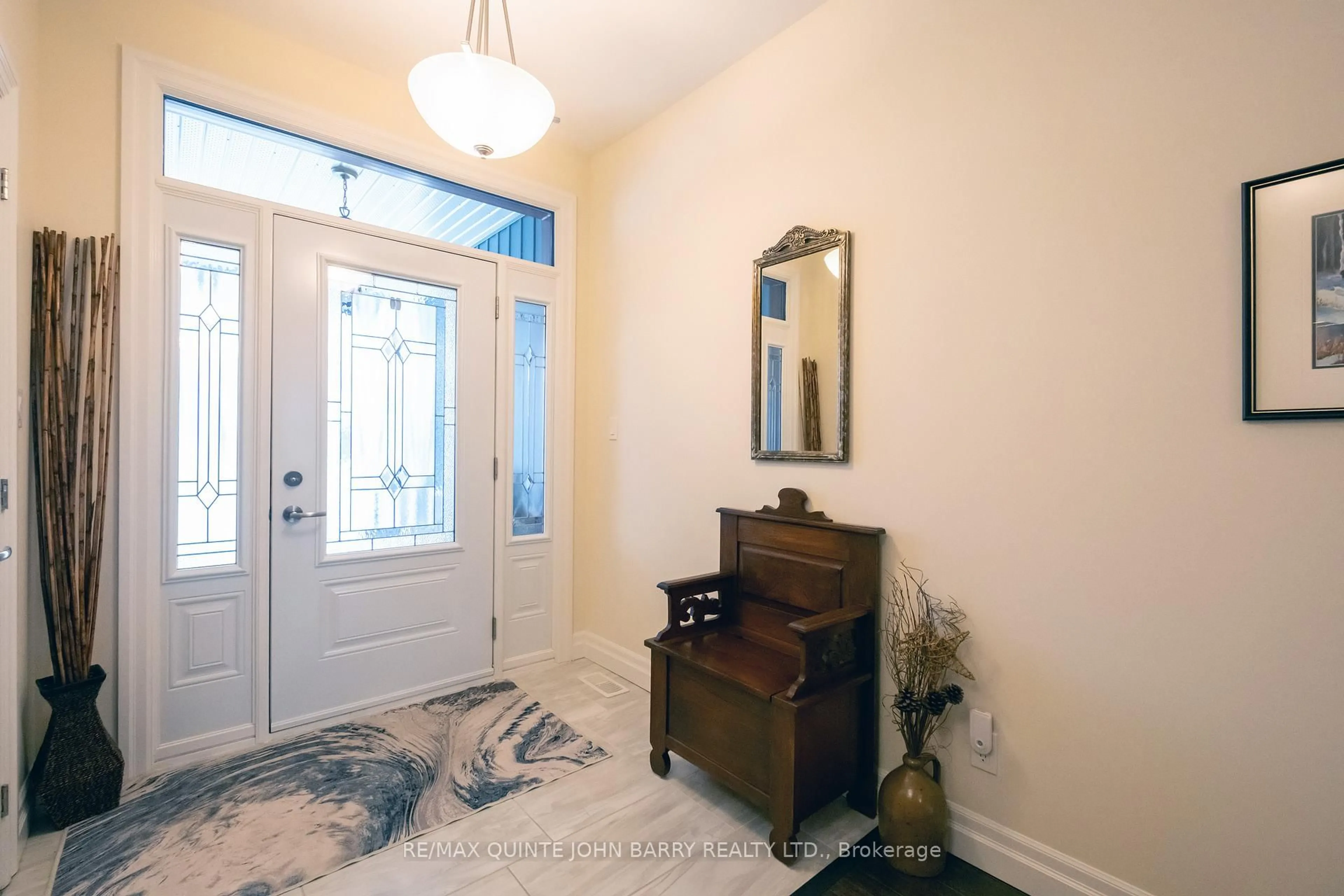 Indoor entryway for 8 Spartan Crt, Quinte West Ontario K8V 0G5