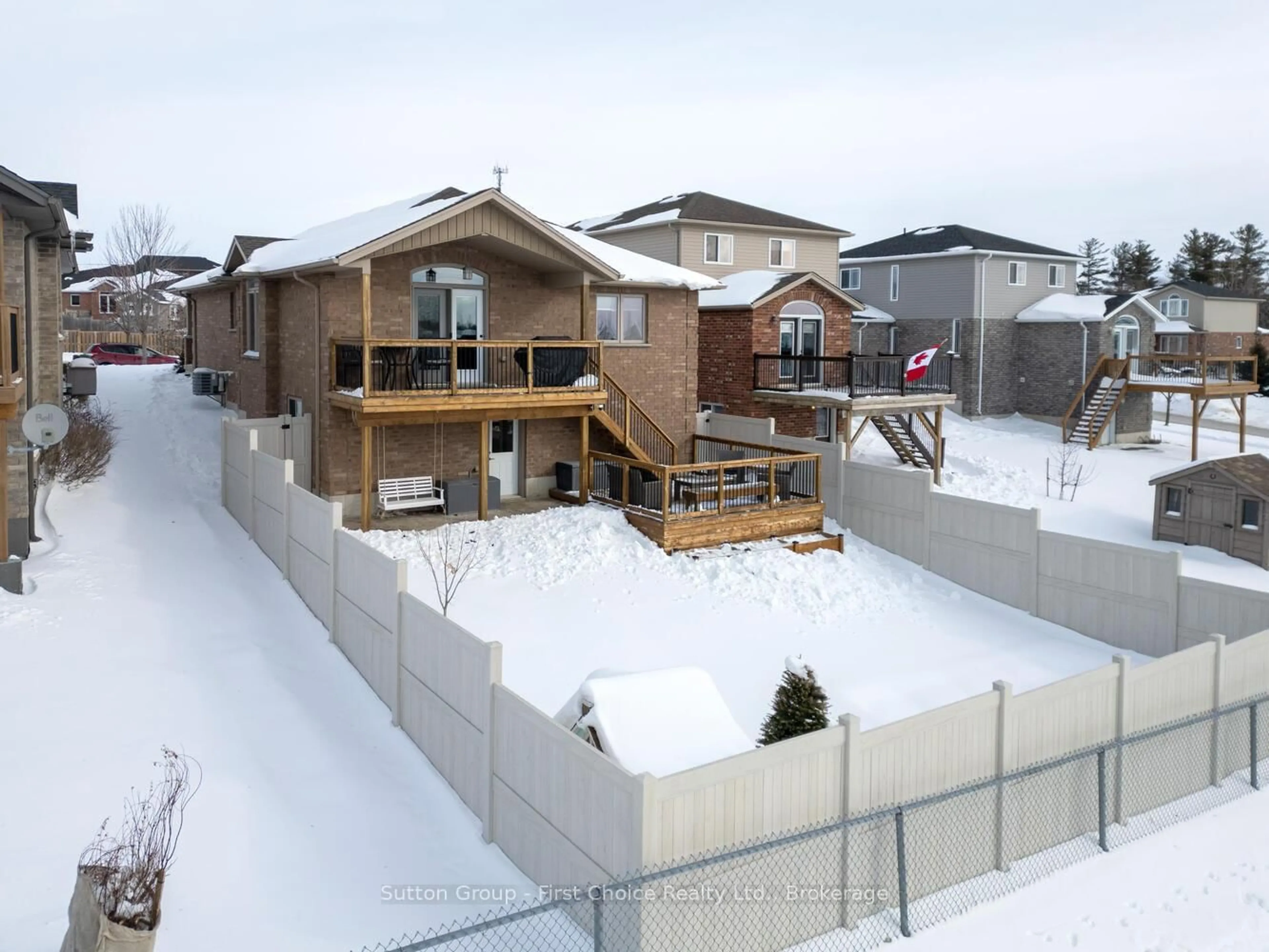 A pic from outside/outdoor area/front of a property/back of a property/a pic from drone, street for 10 Homefield Crt, St. Marys Ontario N4X 0A4