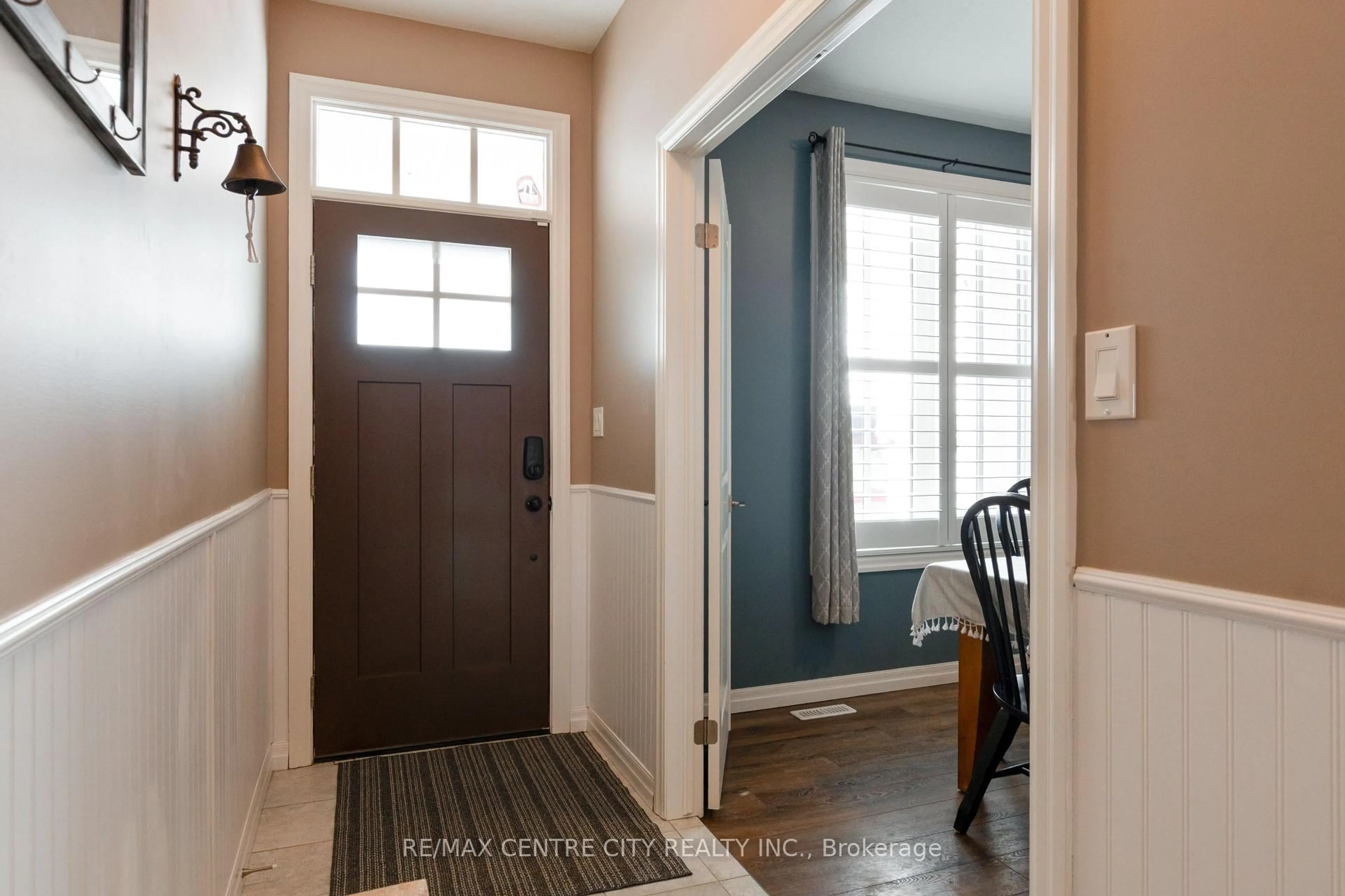 Indoor entryway for 24 Renaissance Dr, St. Thomas Ontario N5R 0J9