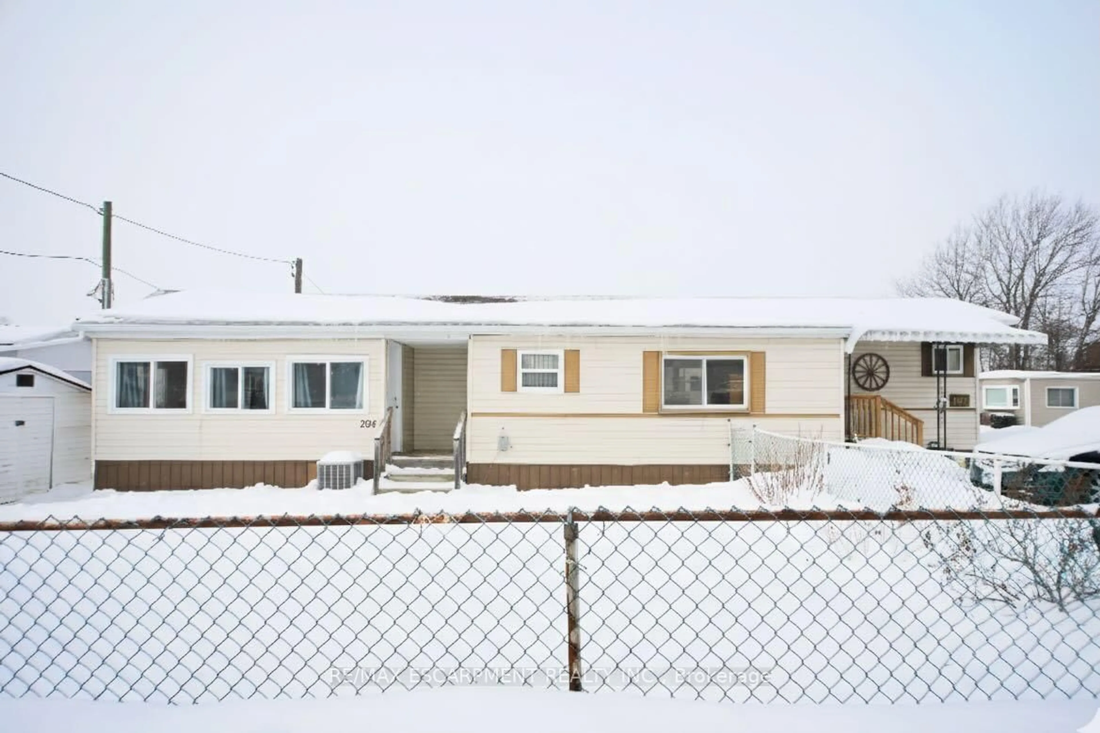 Patio, street for 241 St. Paul St #204, St. Catharines Ontario L2S 2E5