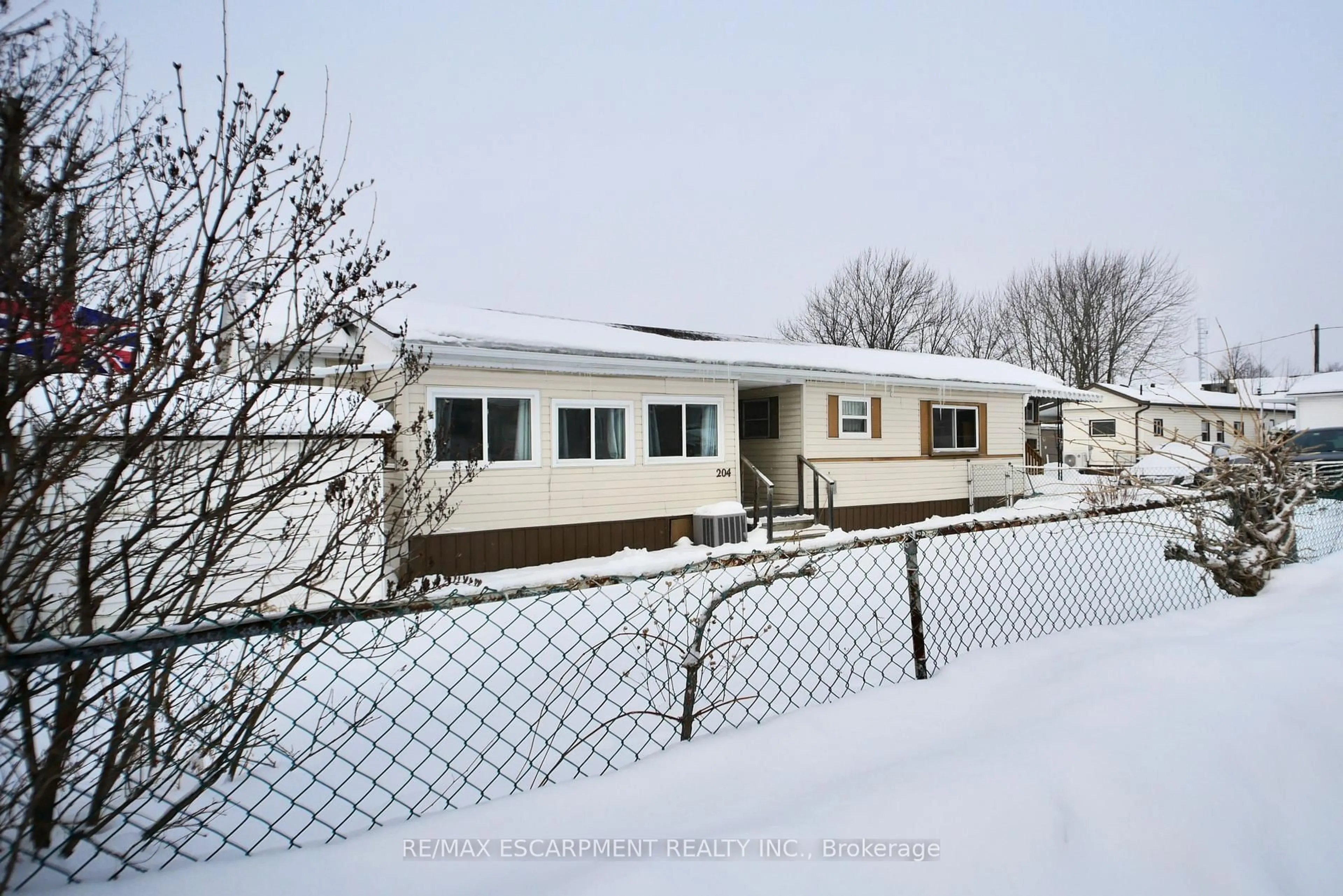A pic from outside/outdoor area/front of a property/back of a property/a pic from drone, unknown for 241 St. Paul St #204, St. Catharines Ontario L2S 2E5