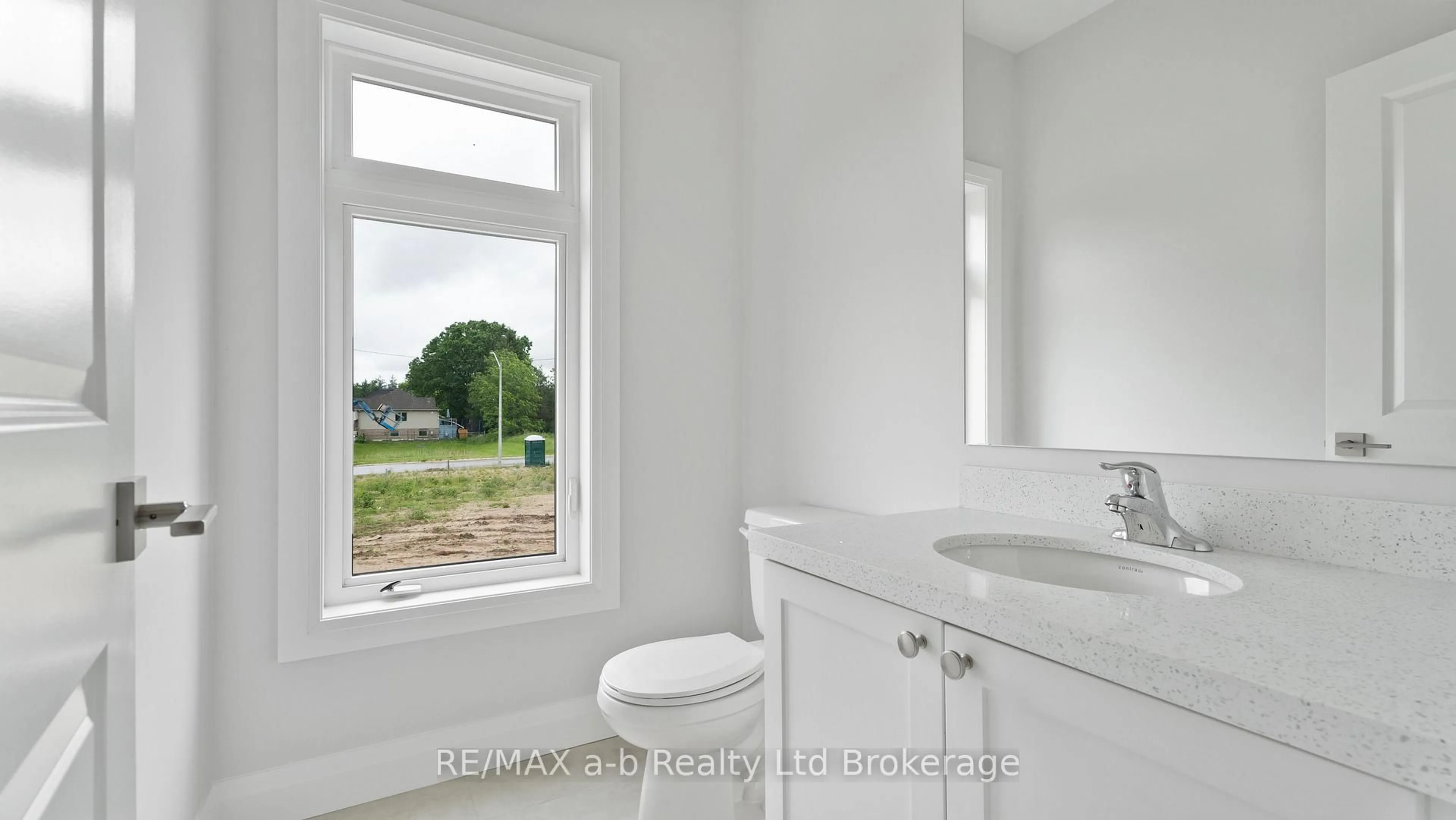 Standard bathroom, ceramic/tile floor for 99 Cayley St, Norwich Ontario N0J 1P0